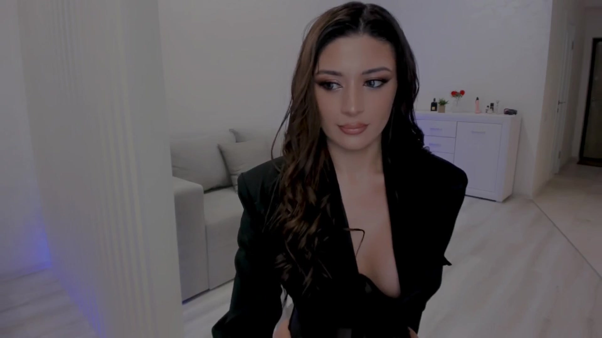 Gallery image thumbnail from Angel_on_Duty's myfreecams stream on, 05/03/2025, 24:02 image 9 of 20