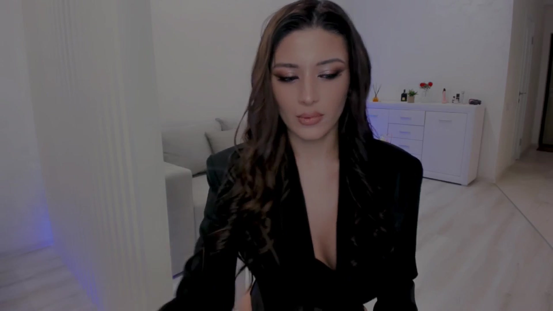 Gallery image thumbnail from Angel_on_Duty's myfreecams stream on, 05/03/2025, 24:02 image 6 of 20