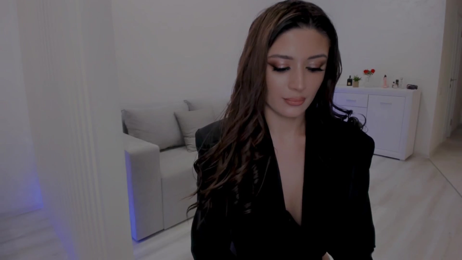 Gallery image thumbnail from Angel_on_Duty's myfreecams stream on, 05/03/2025, 24:02 image 15 of 20