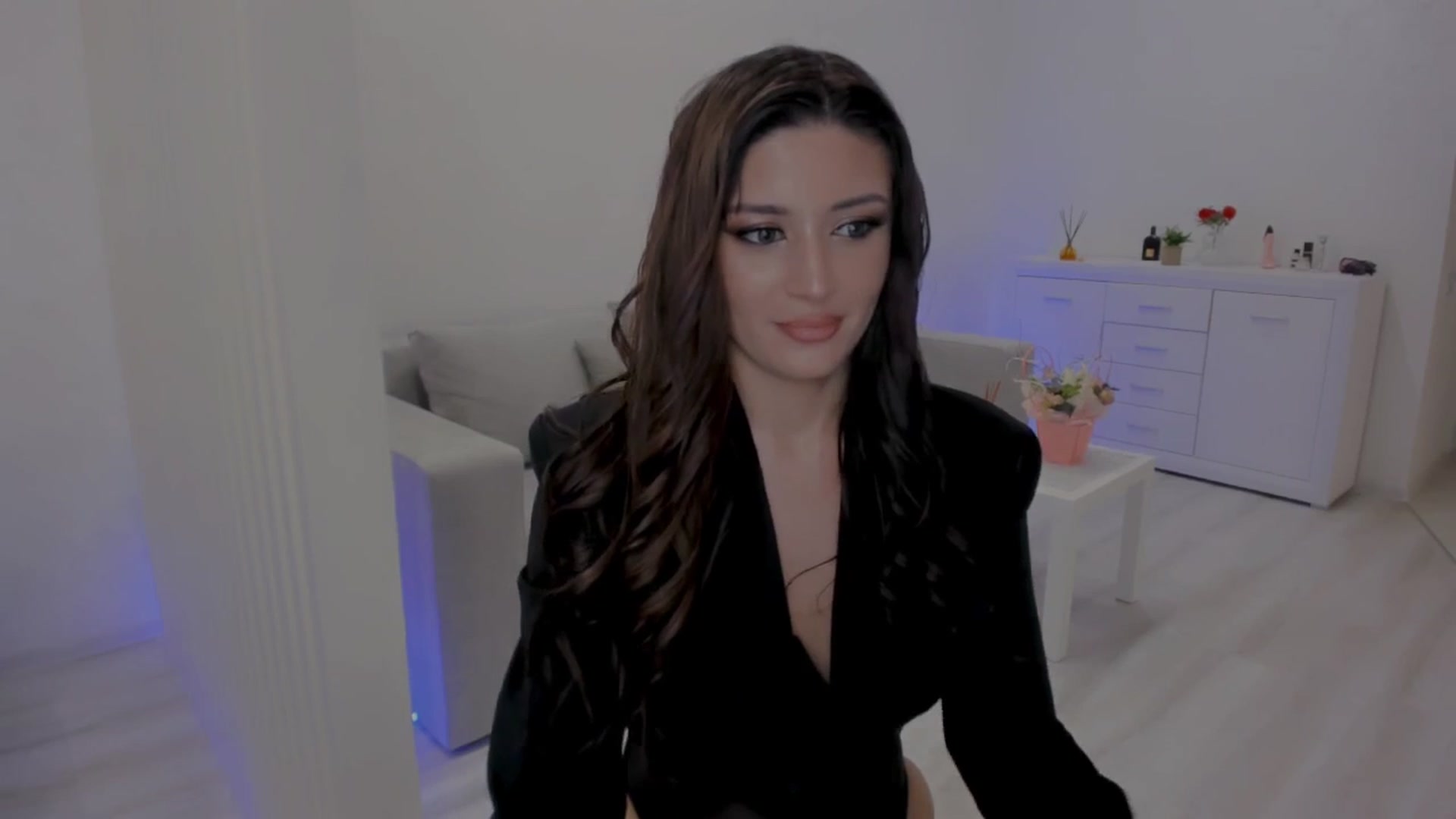 Gallery image thumbnail from Angel_on_Duty's myfreecams stream on, 05/03/2025, 01:01 image 16 of 20