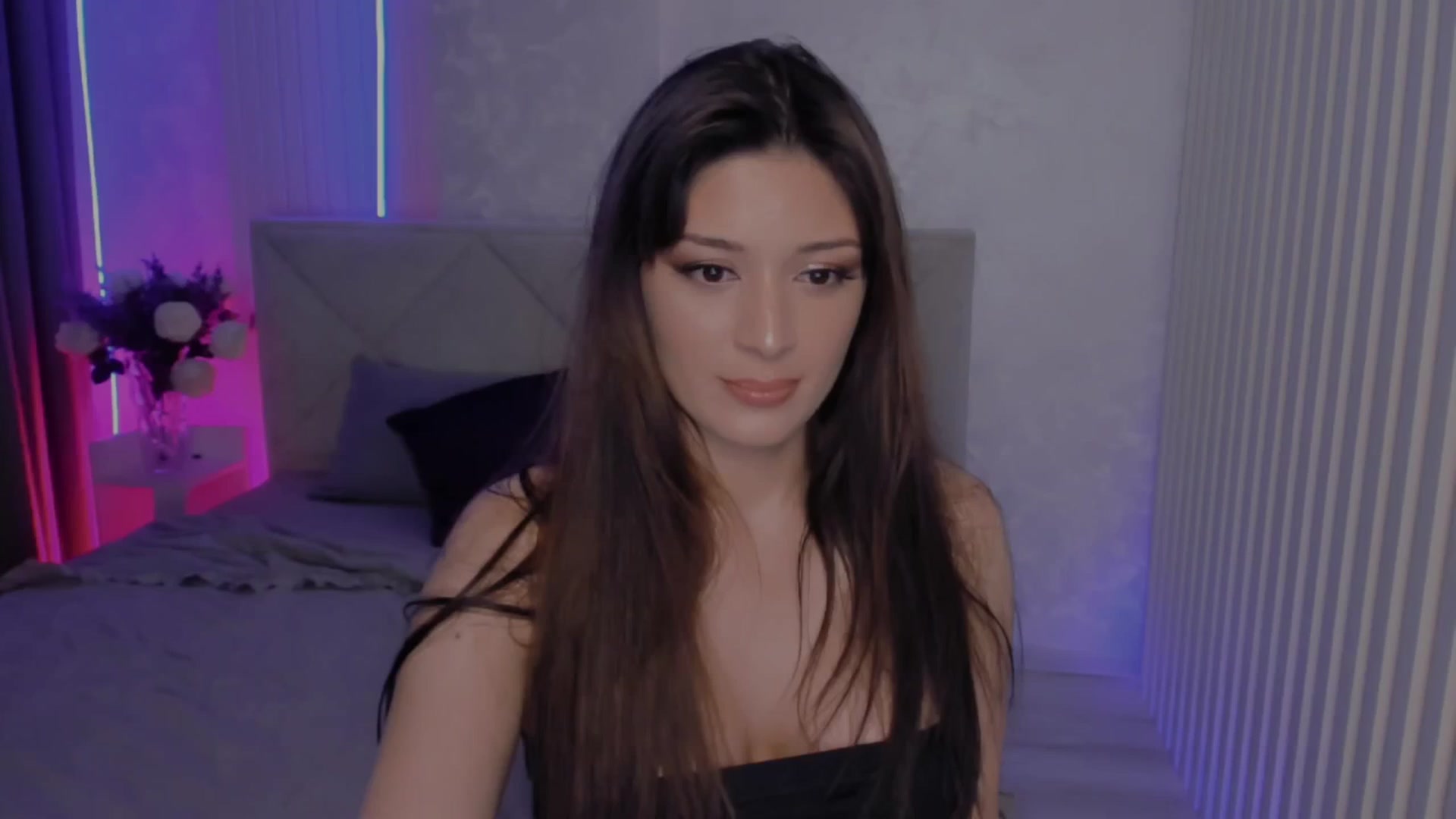Gallery image thumbnail from Angel_on_Duty's myfreecams stream on, 05/06/2025, 02:02 image 16 of 20
