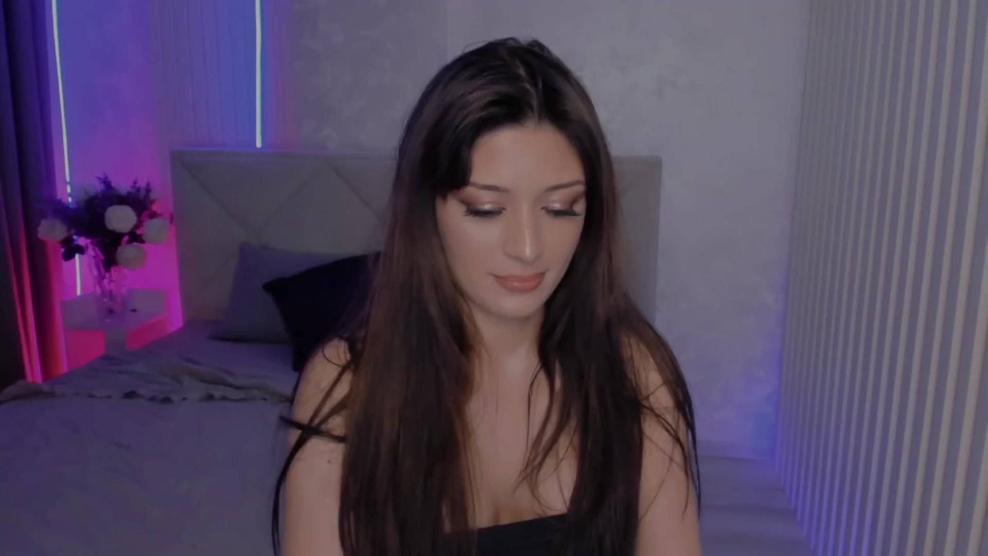 Gallery image thumbnail from Angel_on_Duty's myfreecams stream on, 05/06/2025, 02:02 image 6 of 20