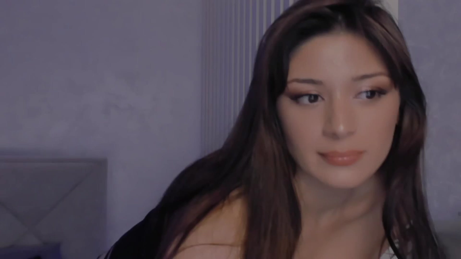 Gallery image thumbnail from Angel_on_Duty's myfreecams stream on, 05/06/2025, 02:02 image 1 of 20