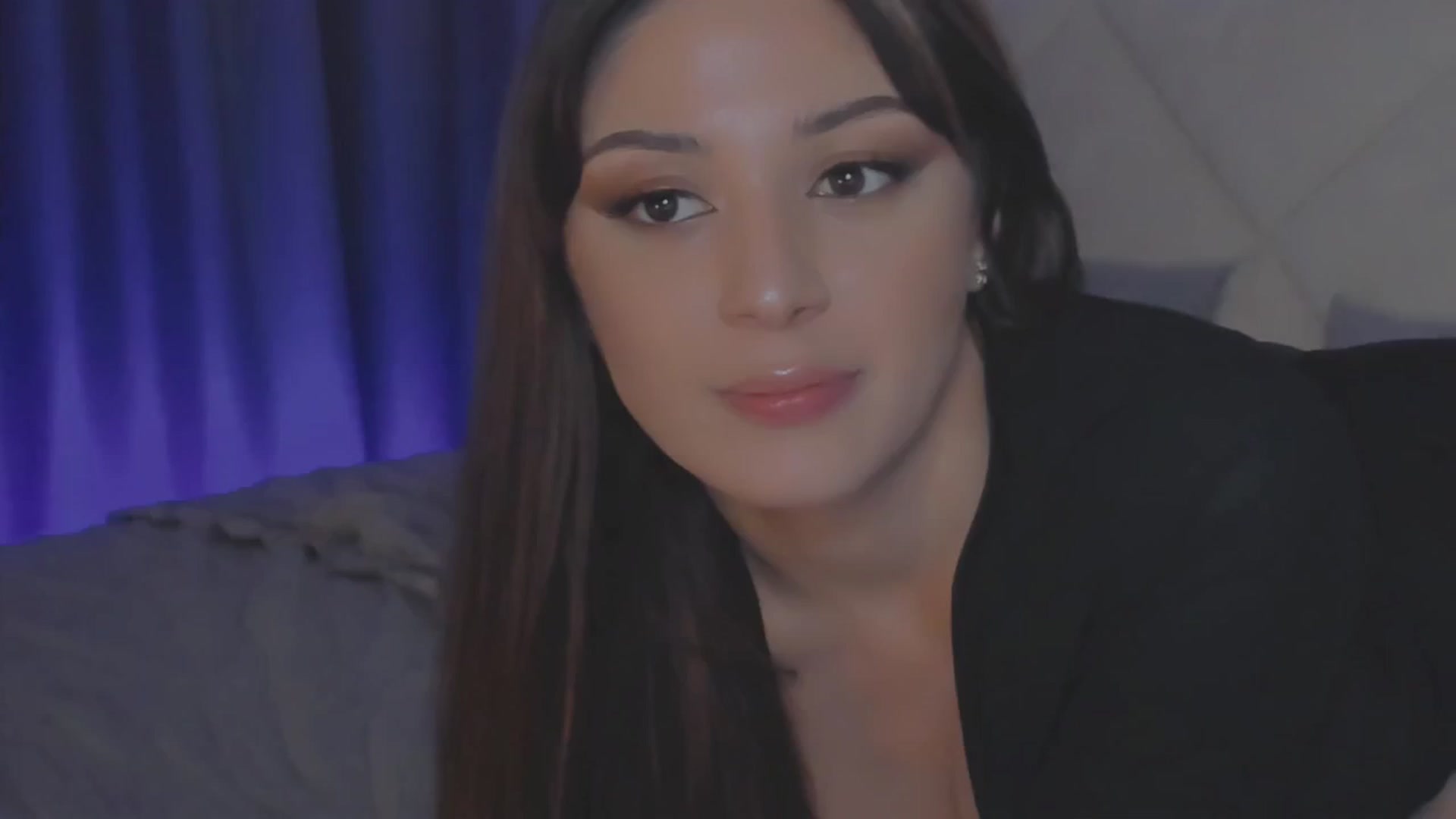 Gallery image thumbnail from Angel_on_Duty's myfreecams stream on, 05/27/2025, 01:41 image 7 of 20