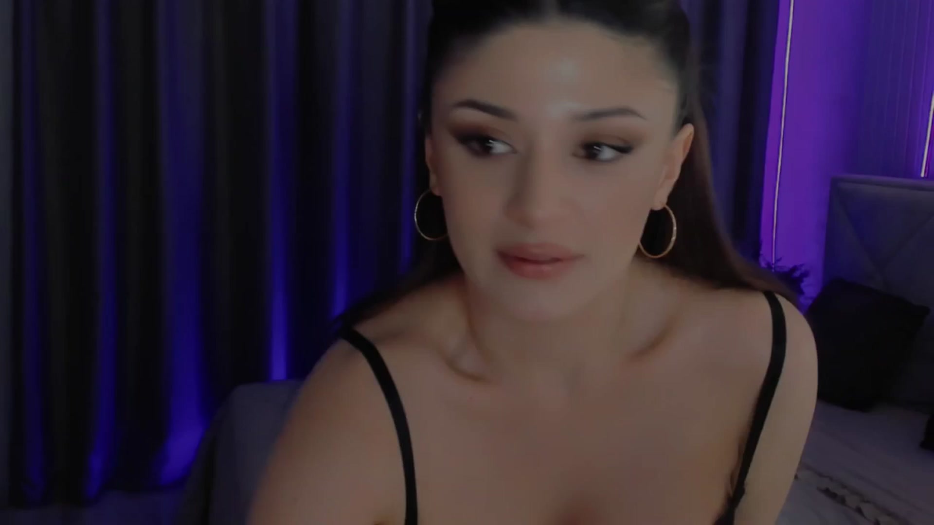 Gallery image thumbnail from Angel_on_Duty's myfreecams stream on, 06/01/2025, 23:26 image 3 of 20