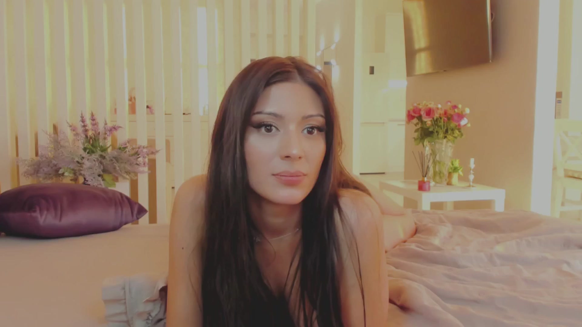 Gallery image thumbnail from Angel_on_Duty's myfreecams stream on, 08/03/2025, 03:37 image 16 of 20