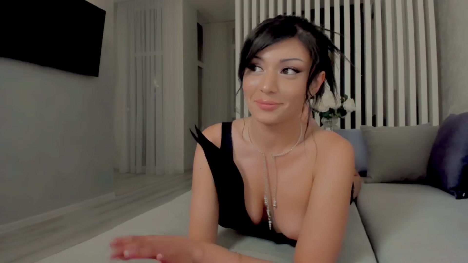 Gallery image thumbnail from Angel_on_Duty's myfreecams stream on, 08/14/2025, 24:15 image 17 of 20