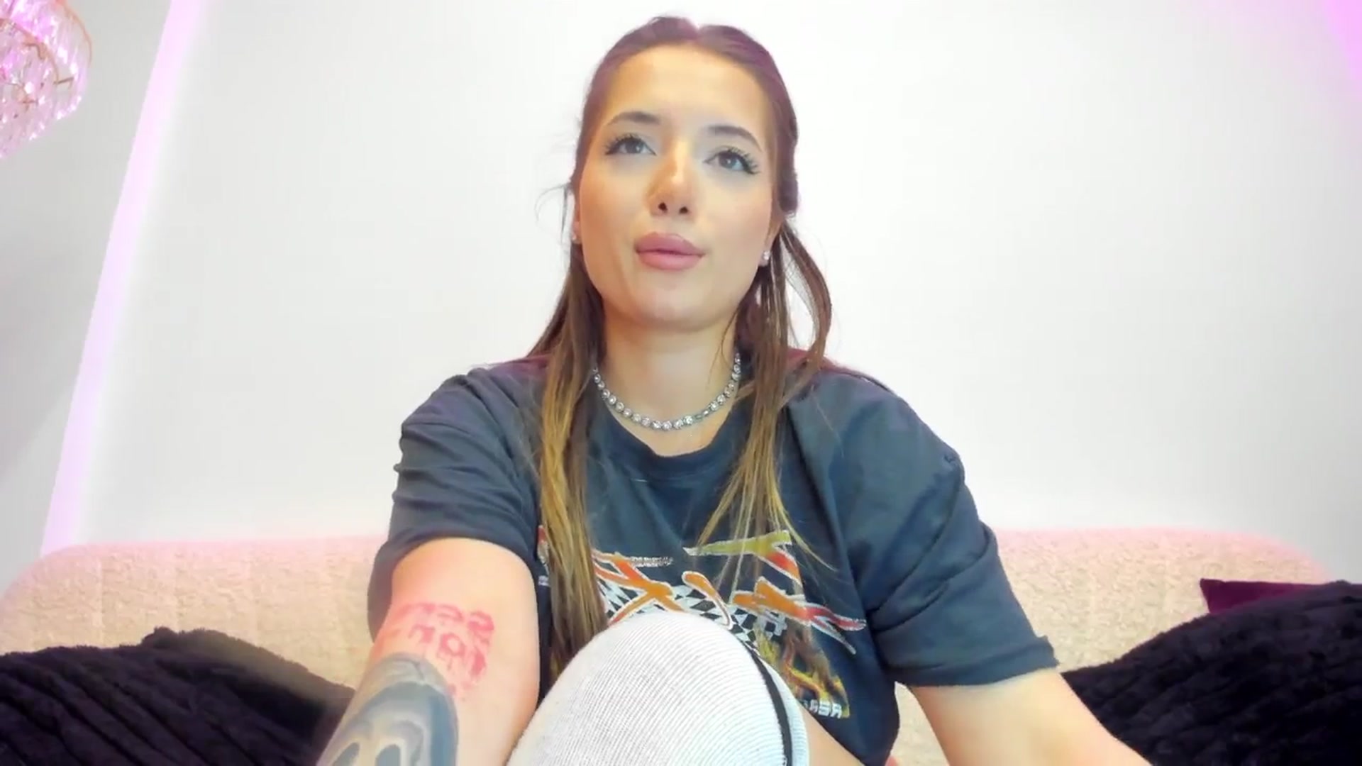 Gallery image thumbnail from Angel_vibe's myfreecams stream on, 01/27/2026, 24:01 image 12 of 20