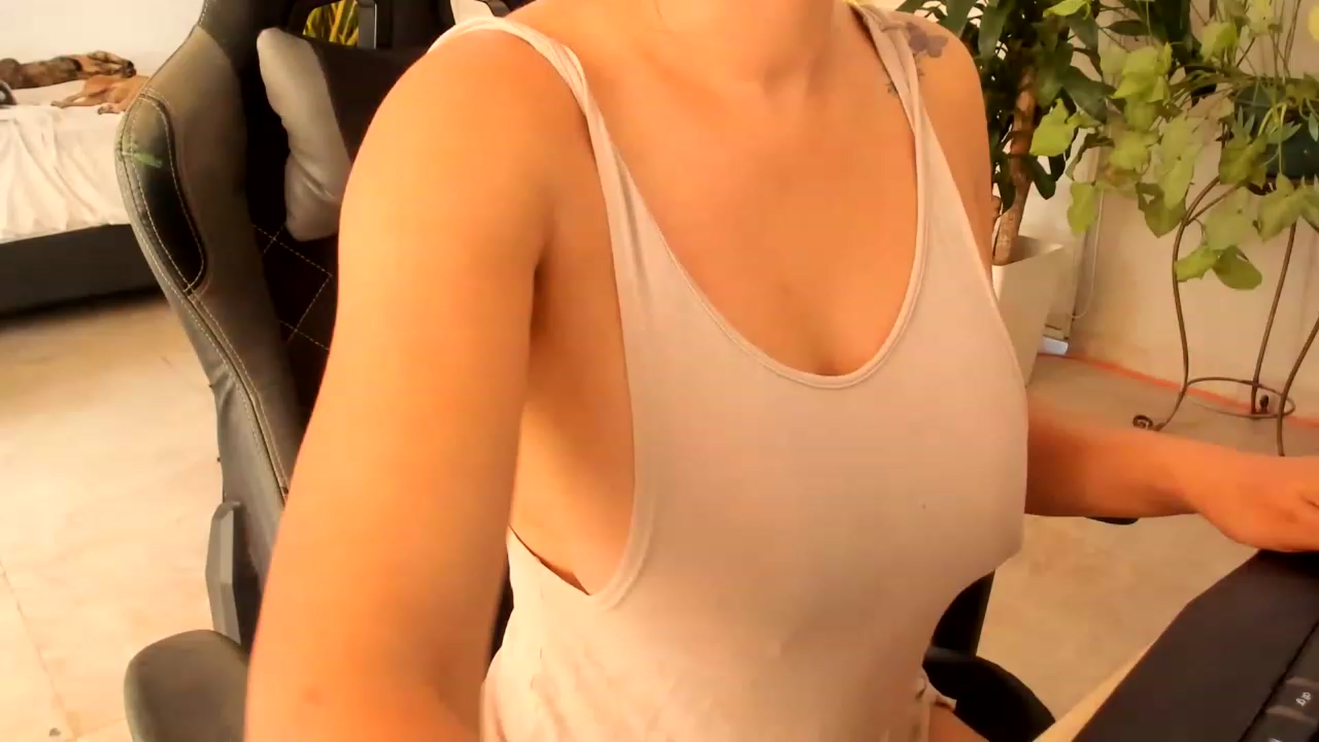 Gallery image thumbnail from AngelaBday's myfreecams stream on, 12/16/2022, 17:16 image 20 of 20