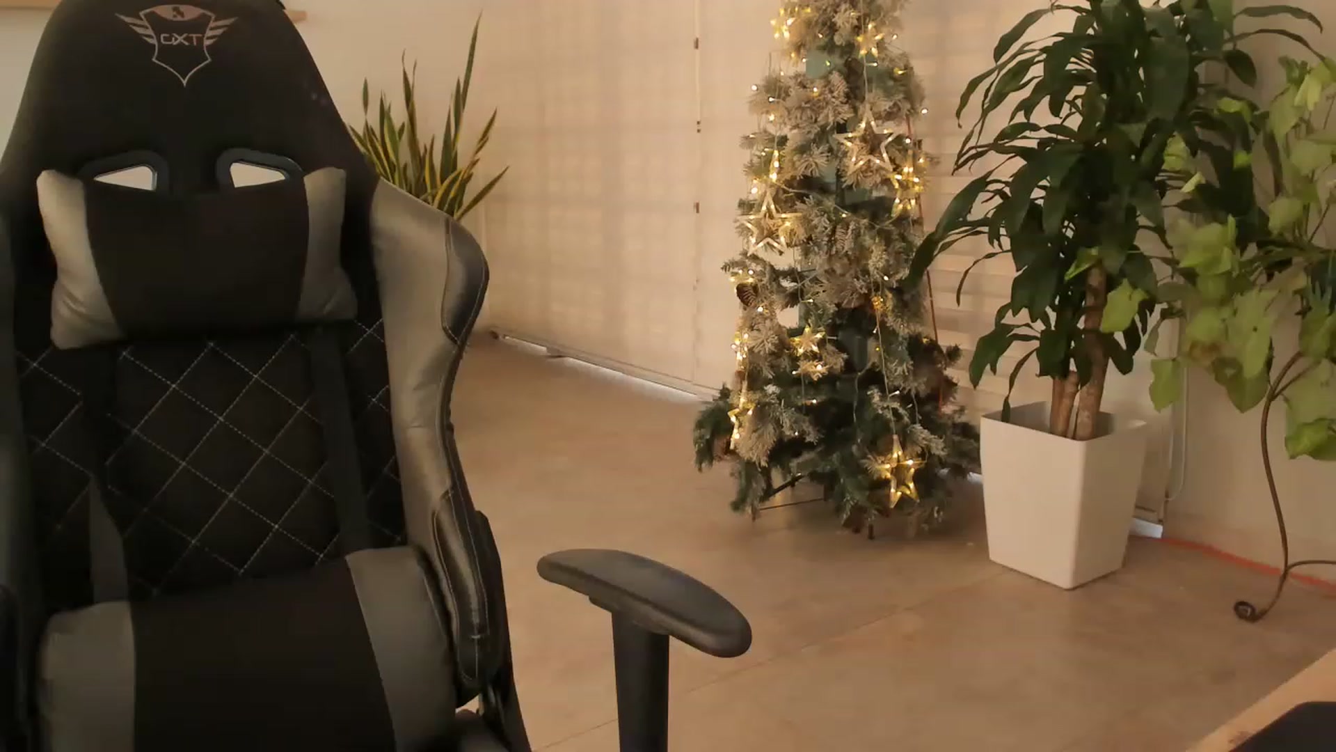 Gallery image thumbnail from AngelaBday's myfreecams stream on, 12/21/2022, 16:39 image 7 of 20