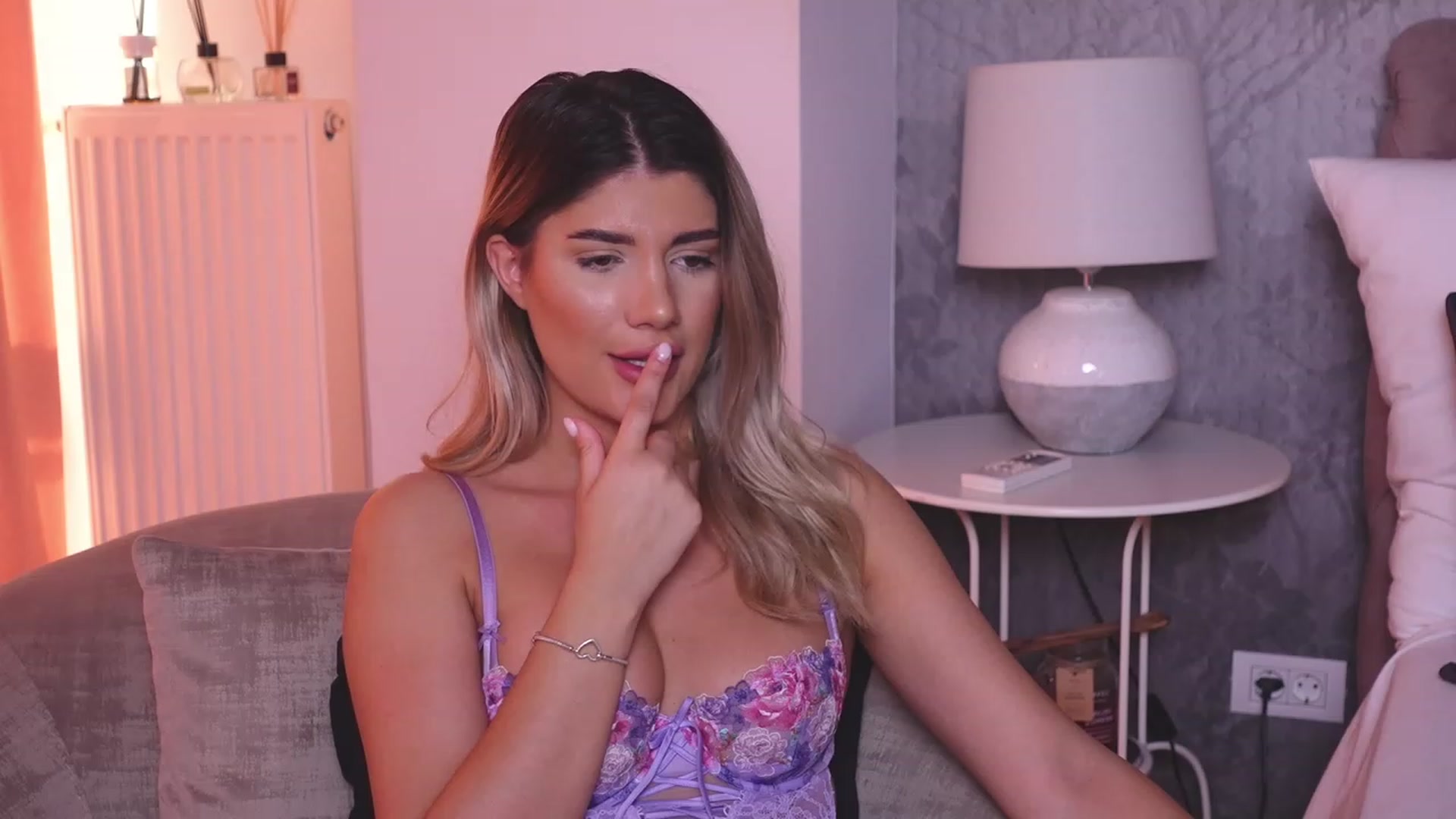 Gallery image thumbnail from AngelaFaye's myfreecams stream on, 09/27/2023, 08:07 image 1 of 20