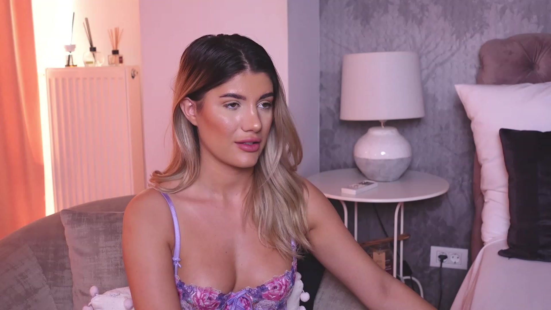 Gallery image thumbnail from AngelaFaye's myfreecams stream on, 09/27/2023, 08:07 image 7 of 20