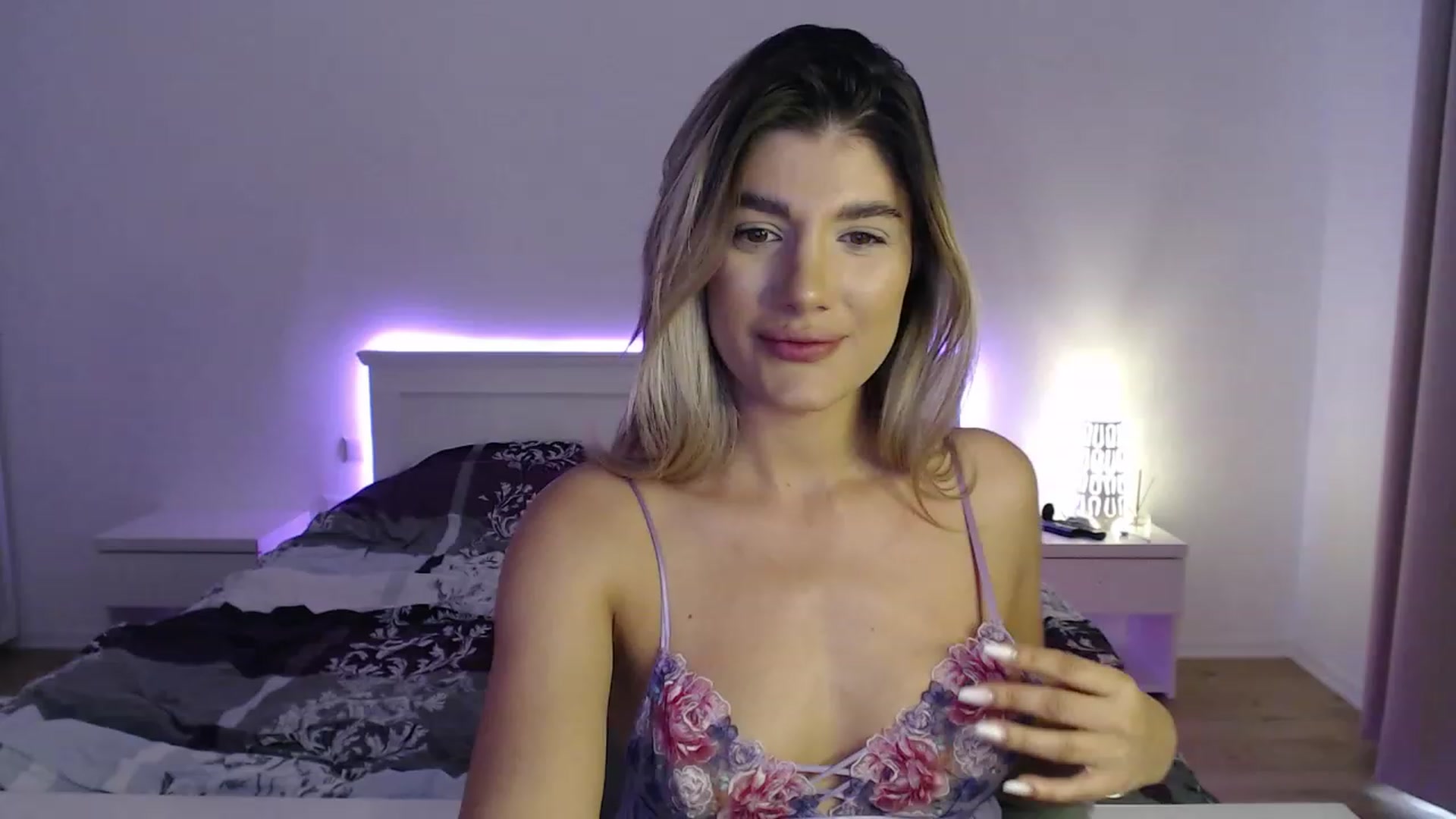 Gallery image thumbnail from AngelaFaye's myfreecams stream on, 10/18/2023, 13:11 image 5 of 20