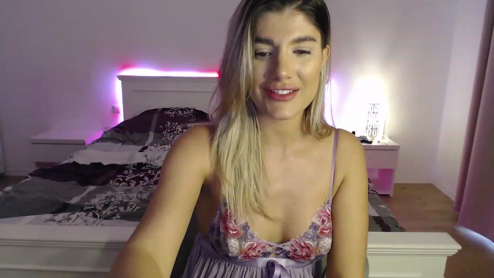 Gallery image thumbnail from AngelaFaye's myfreecams stream on, 10/18/2023, 13:11 image 16 of 20