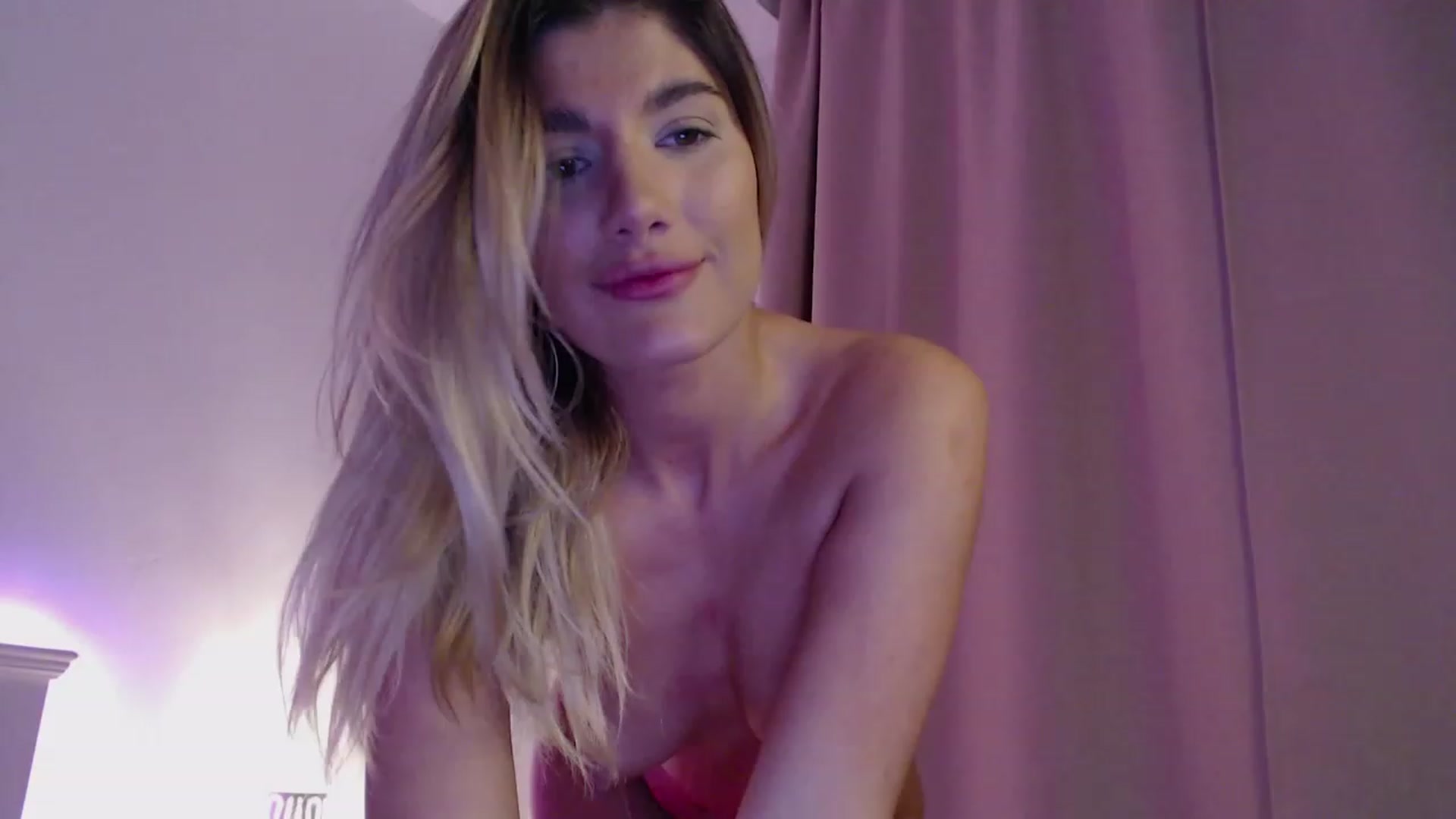 Gallery image thumbnail from AngelaFaye's myfreecams stream on, 10/18/2023, 15:17 image 17 of 20