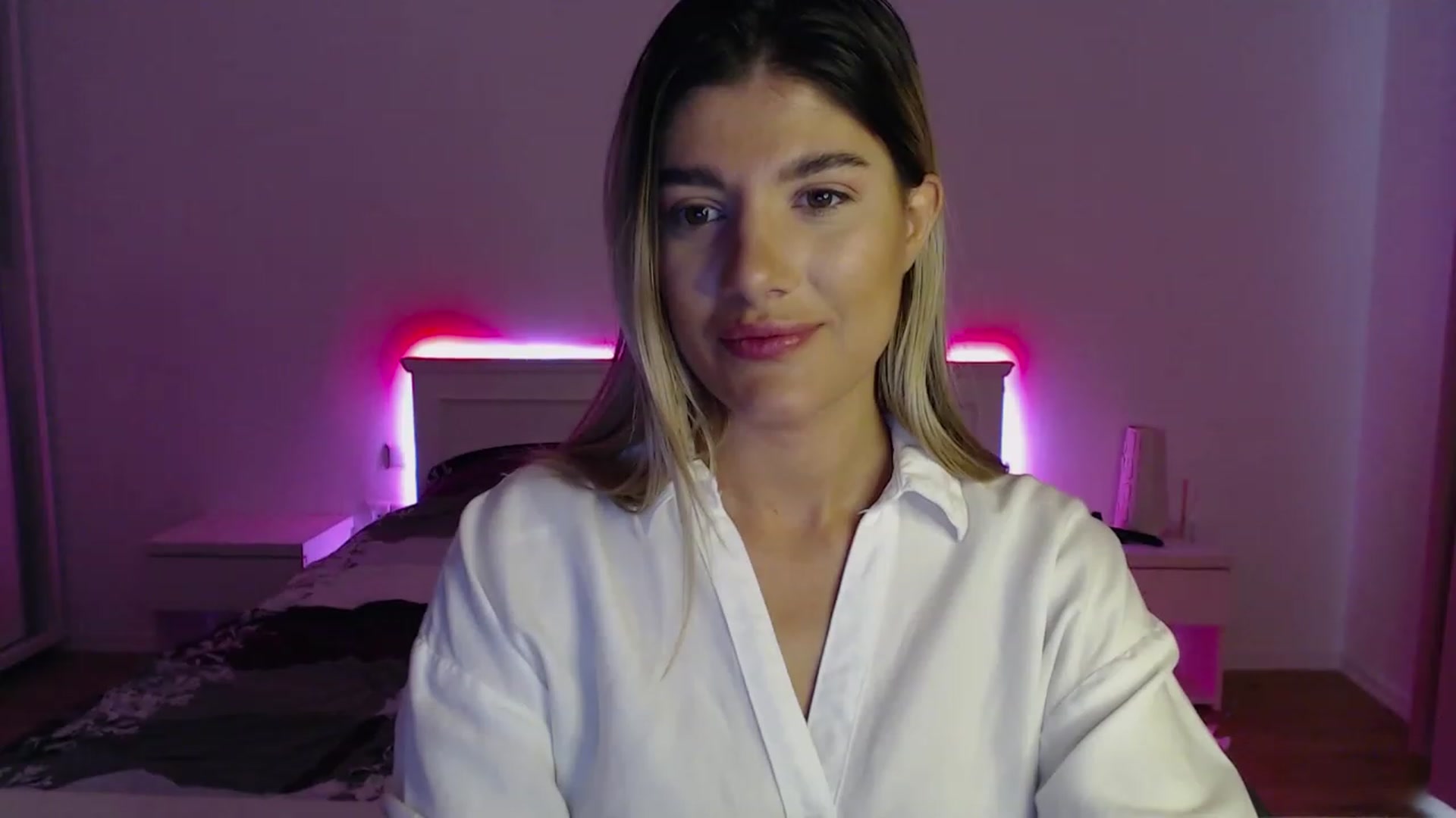 Gallery image thumbnail from AngelaFaye's myfreecams stream on, 10/19/2023, 10:05 image 16 of 20