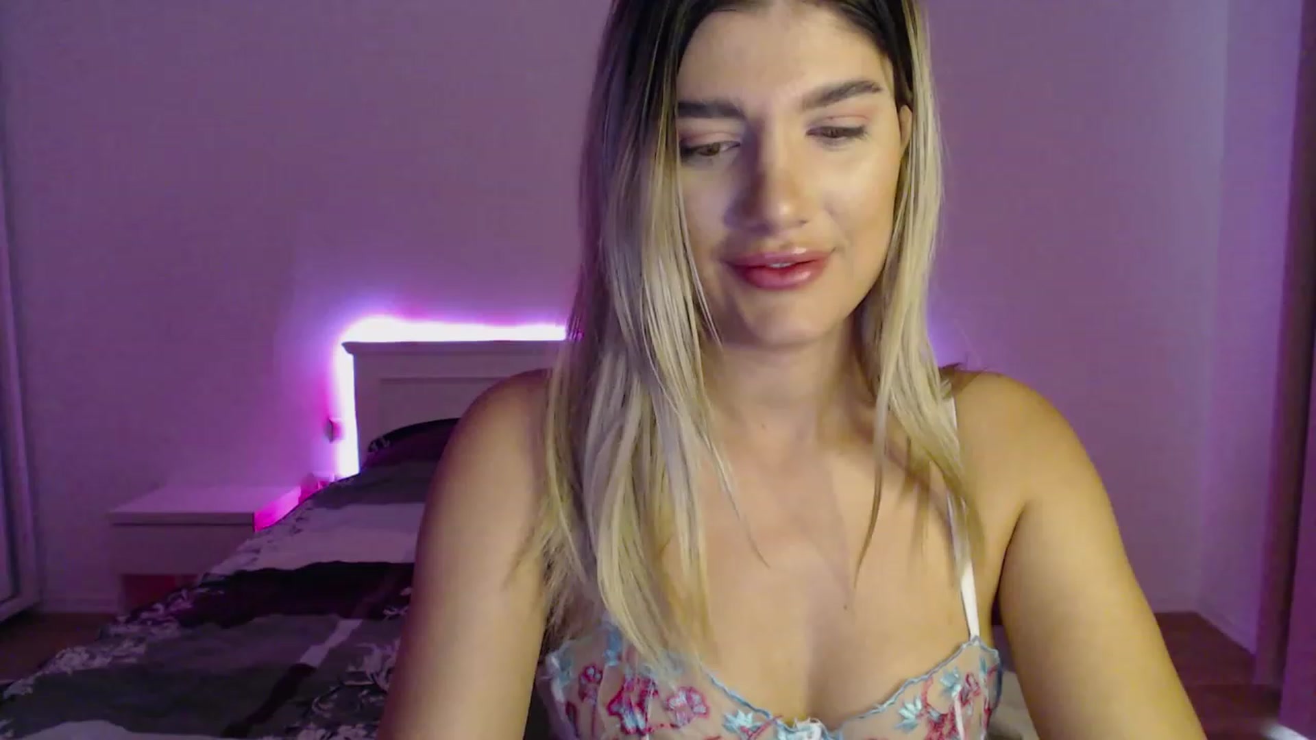 Gallery image thumbnail from AngelaFaye's myfreecams stream on, 10/19/2023, 10:05 image 6 of 20