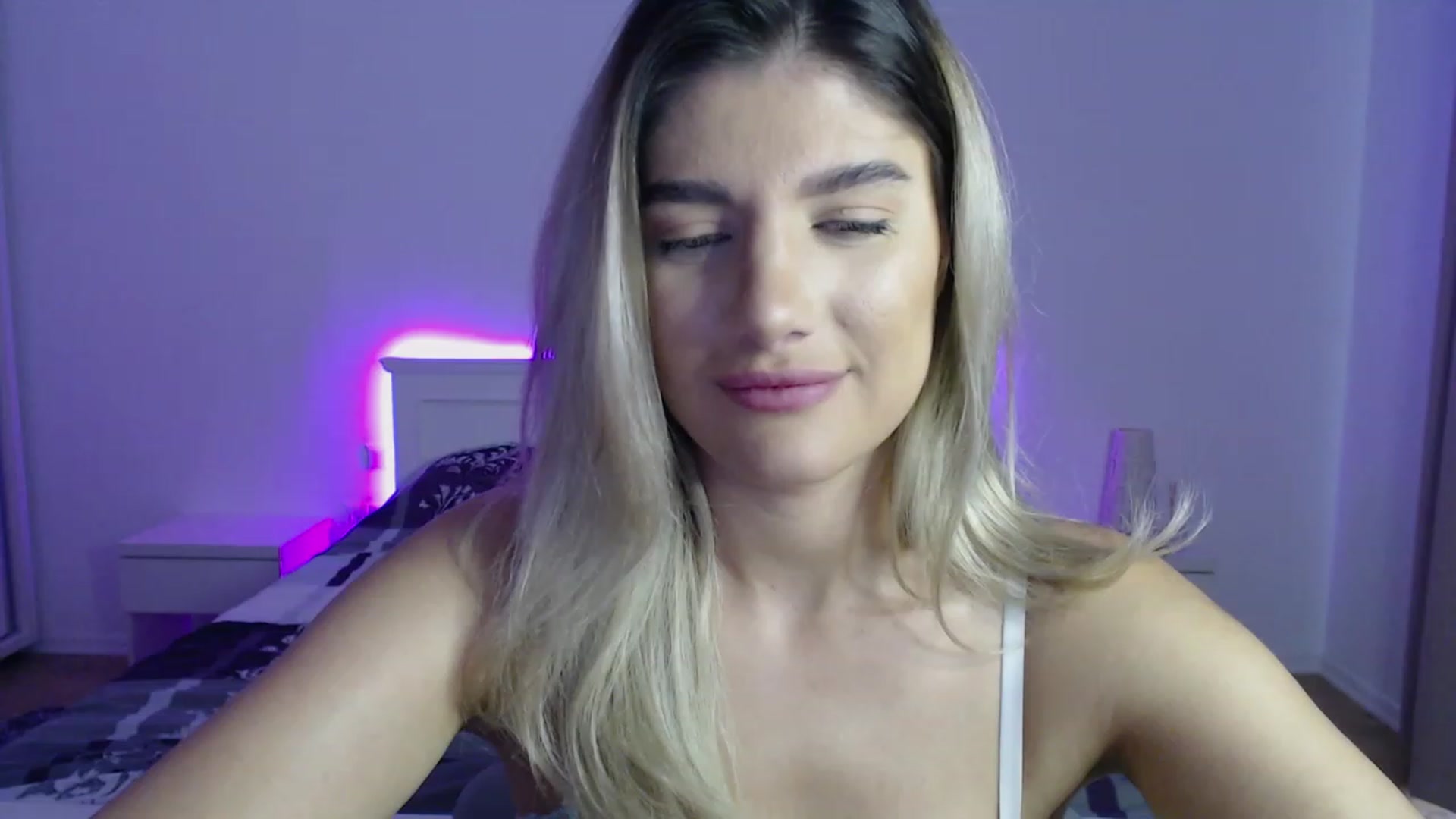 Gallery image thumbnail from AngelaFaye's myfreecams stream on, 10/20/2023, 08:52 image 17 of 20