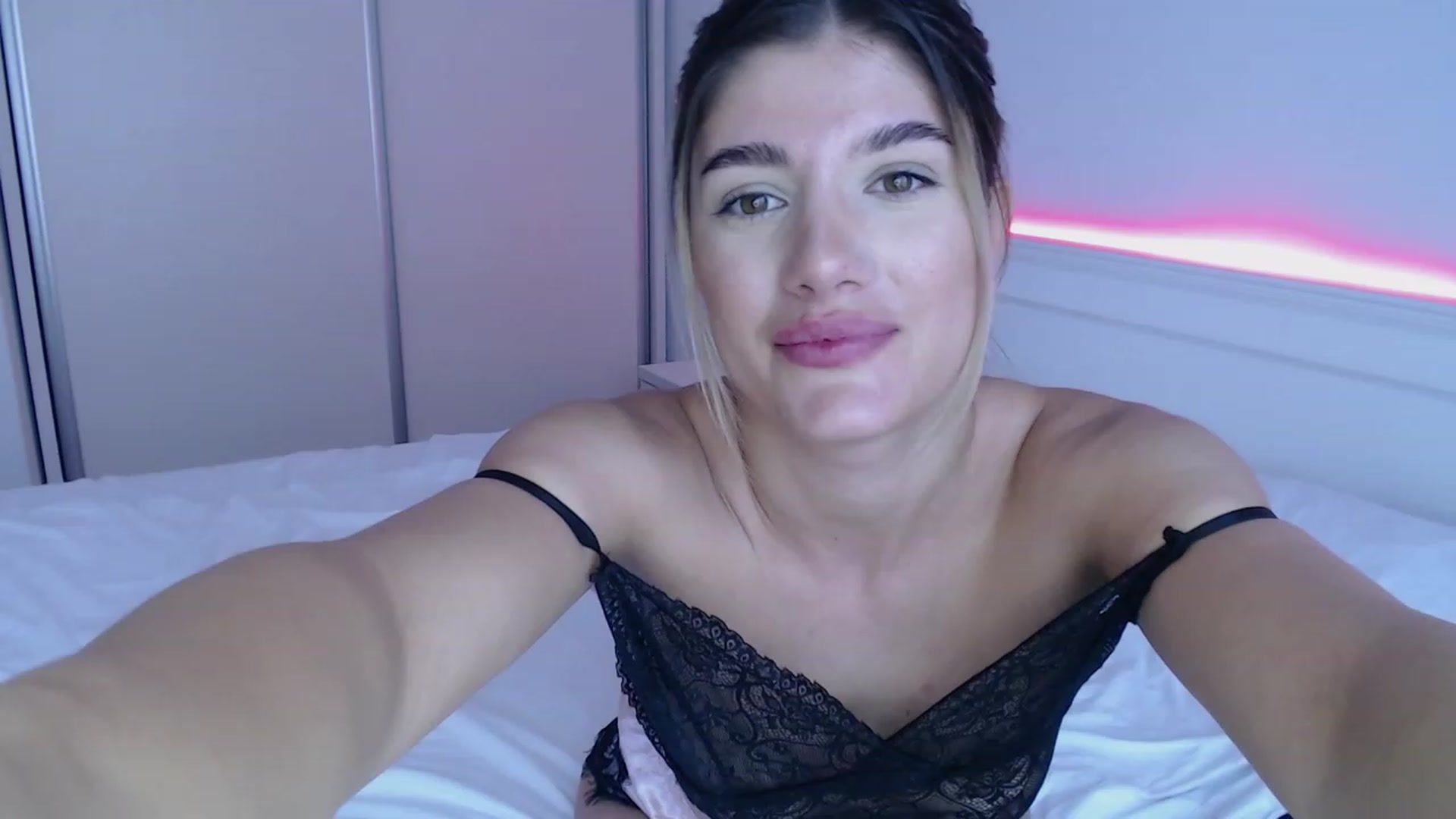 Gallery image thumbnail from AngelaFaye's myfreecams stream on, 10/24/2023, 14:21 image 9 of 20