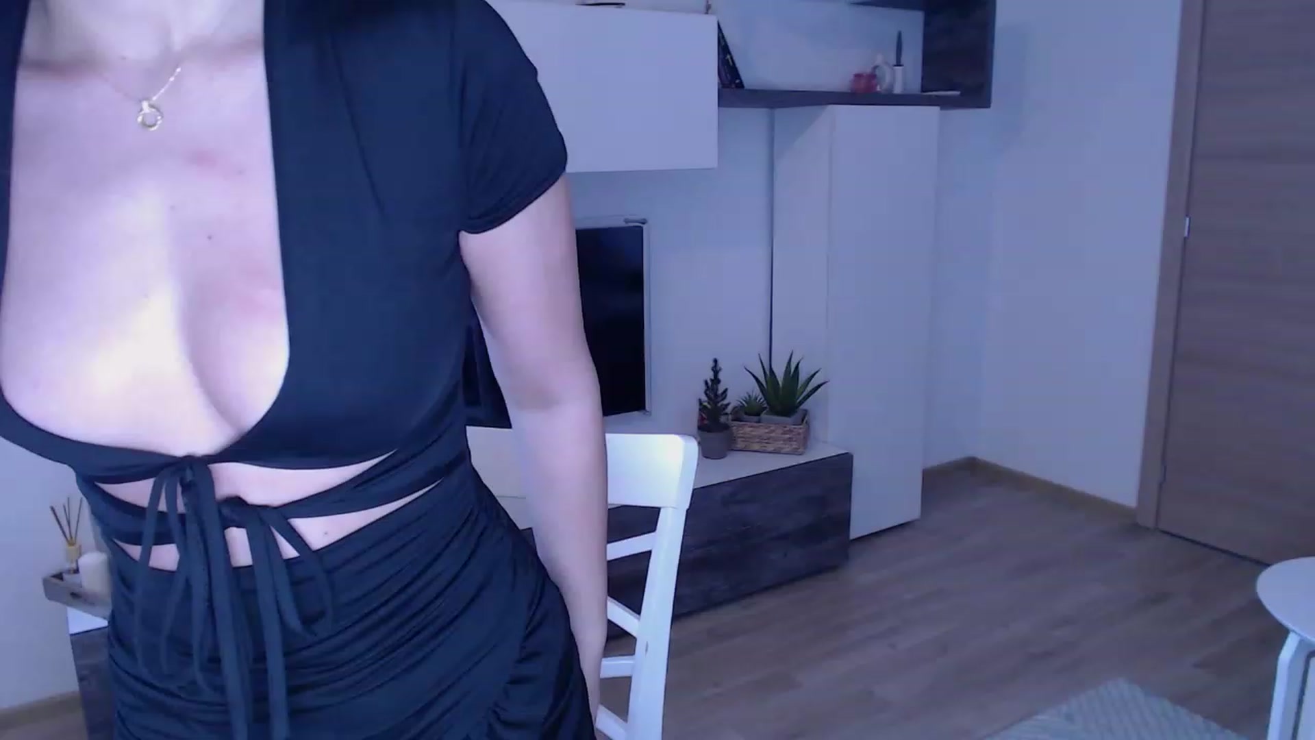 Gallery image thumbnail from AngelaFaye's myfreecams stream on, 12/28/2023, 09:03 image 19 of 20