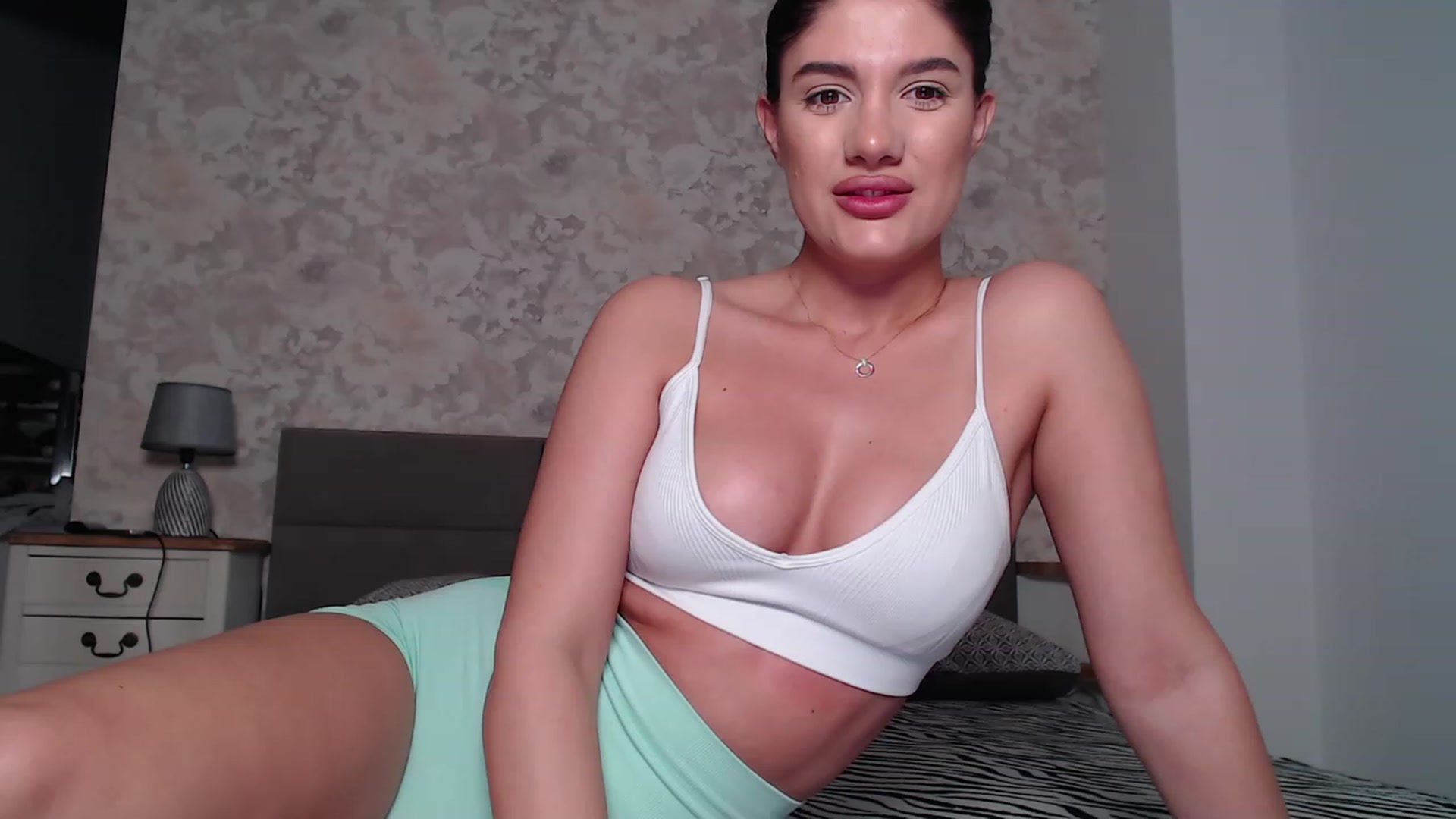 Gallery image thumbnail from AngelaFaye's myfreecams stream on, 01/07/2024, 20:54 image 1 of 20