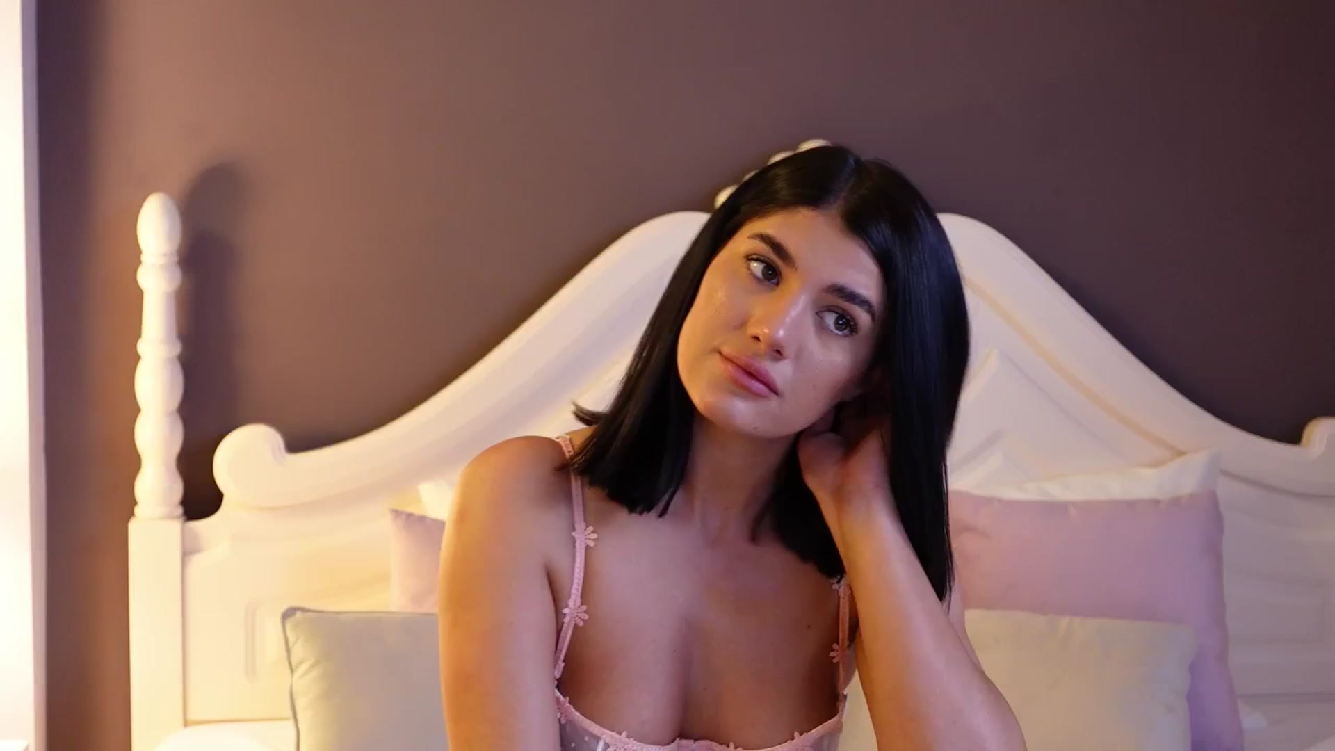 Gallery image thumbnail from AngelaFaye's myfreecams stream on, 05/25/2024, 13:30 image 19 of 20