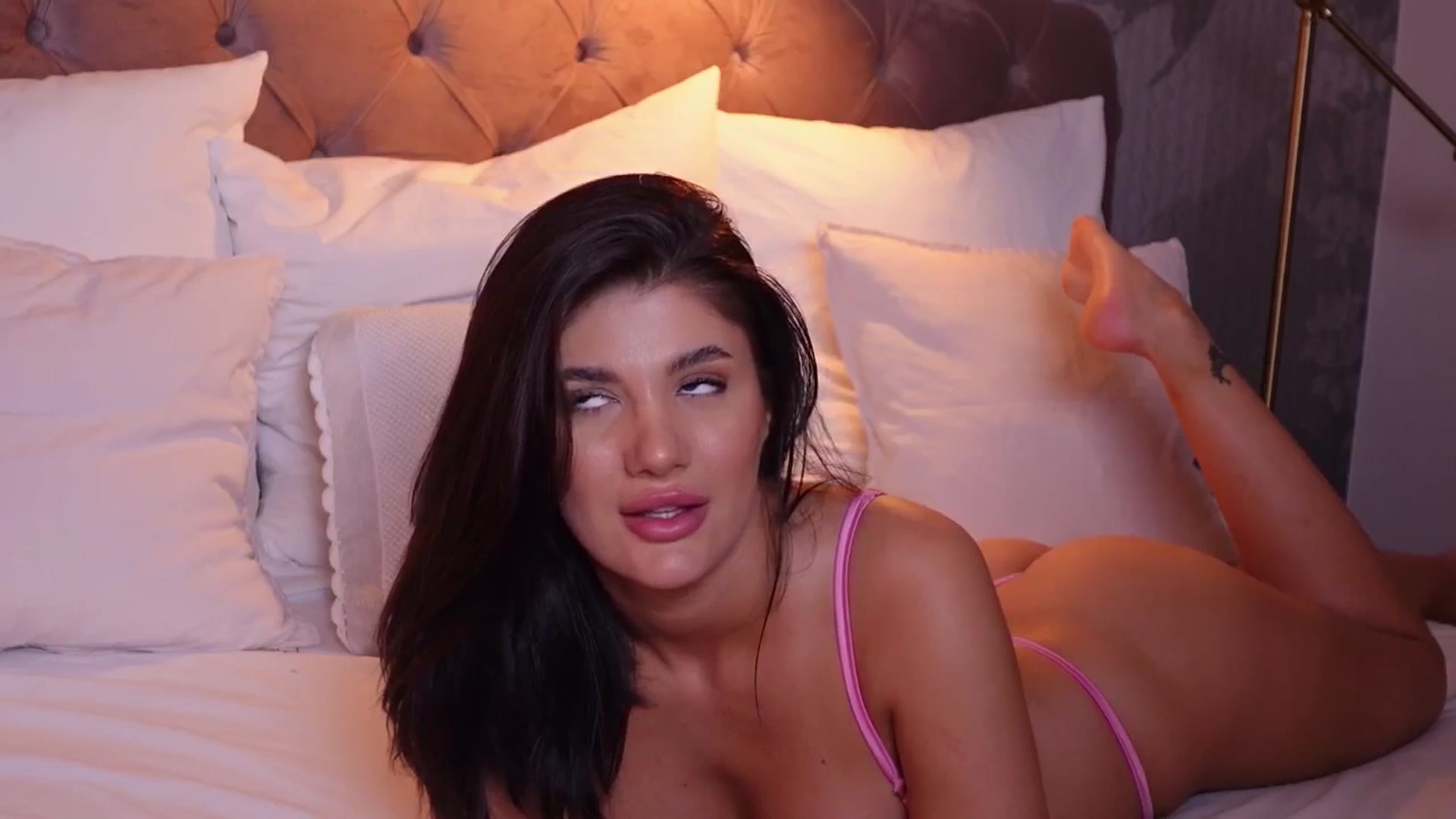 Gallery image thumbnail from AngelaFaye's myfreecams stream on, 10/16/2024, 11:23 image 14 of 20