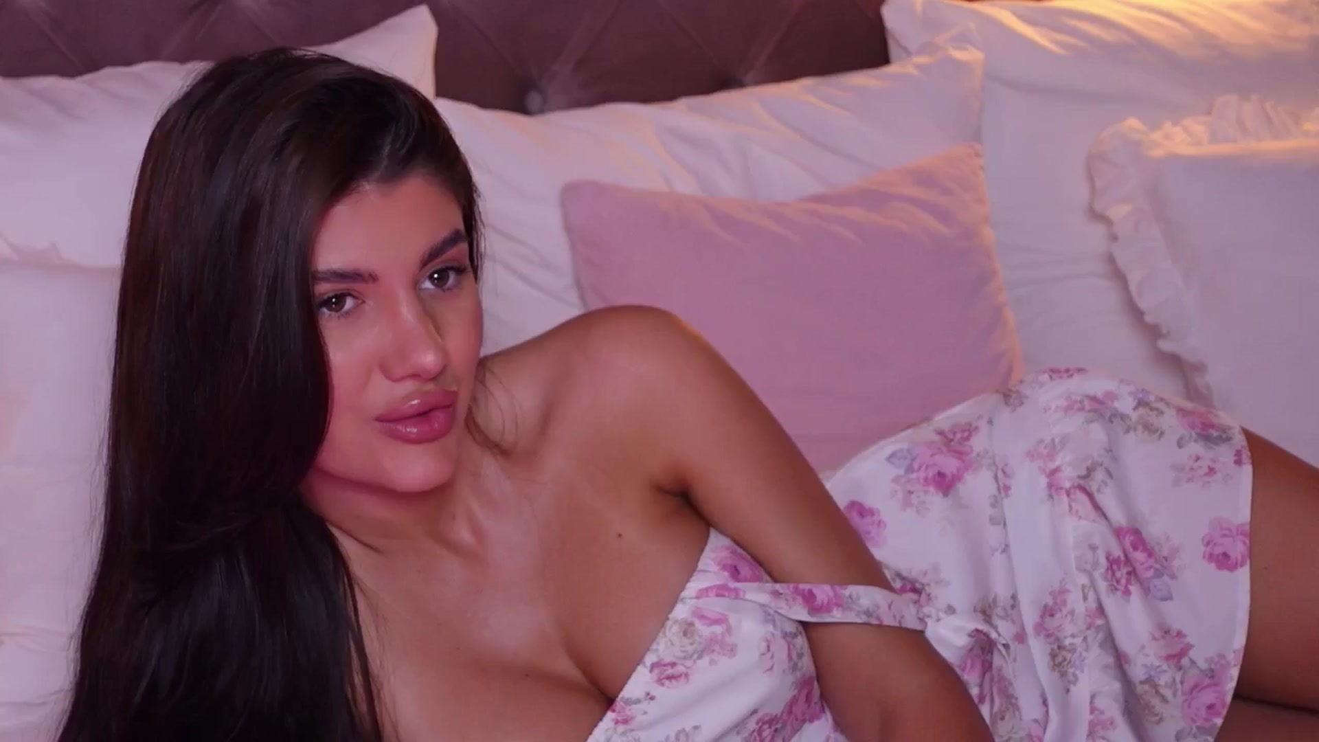 Gallery image thumbnail from AngelaFaye's myfreecams stream on, 06/22/2025, 09:30 image 19 of 20
