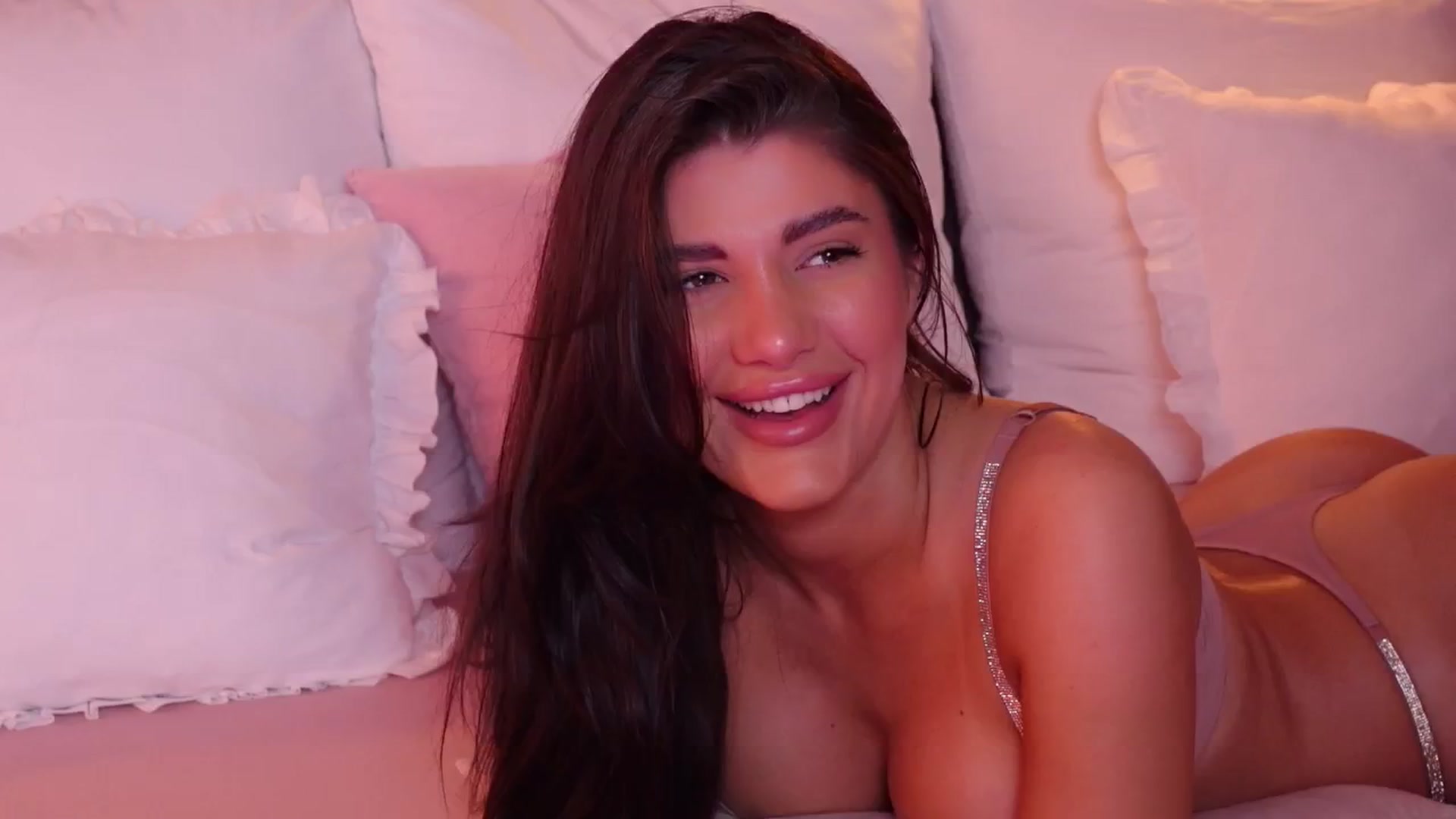Gallery image thumbnail from AngelaFaye's myfreecams stream on, 06/23/2025, 07:13 image 5 of 20