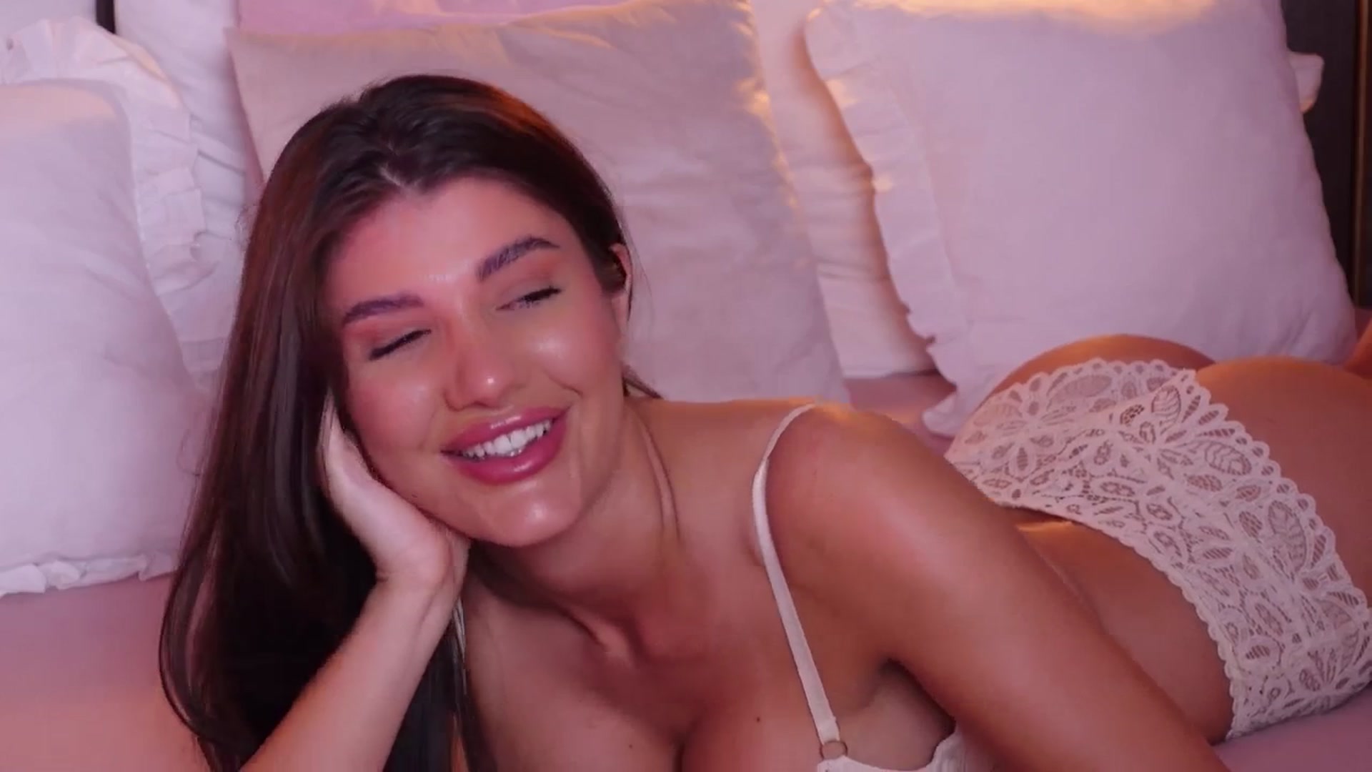 Gallery image thumbnail from AngelaFaye's myfreecams stream on, 06/25/2025, 09:37 image 3 of 20