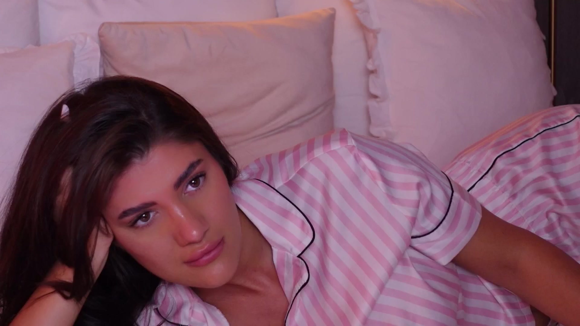 Gallery image thumbnail from AngelaFaye's myfreecams stream on, 07/05/2025, 07:08 image 3 of 20