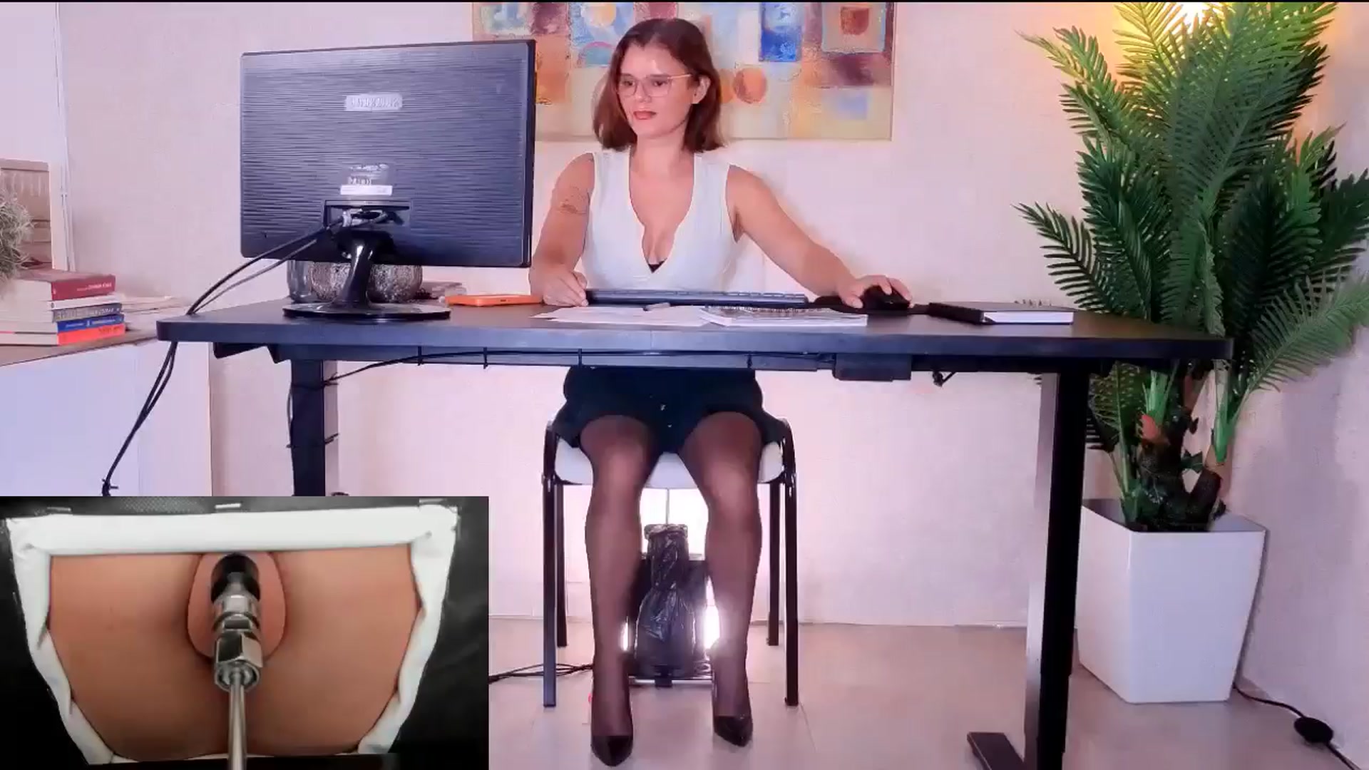 Gallery image thumbnail from AngelaM's myfreecams stream on, 04/22/2026, 19:08 image 9 of 20
