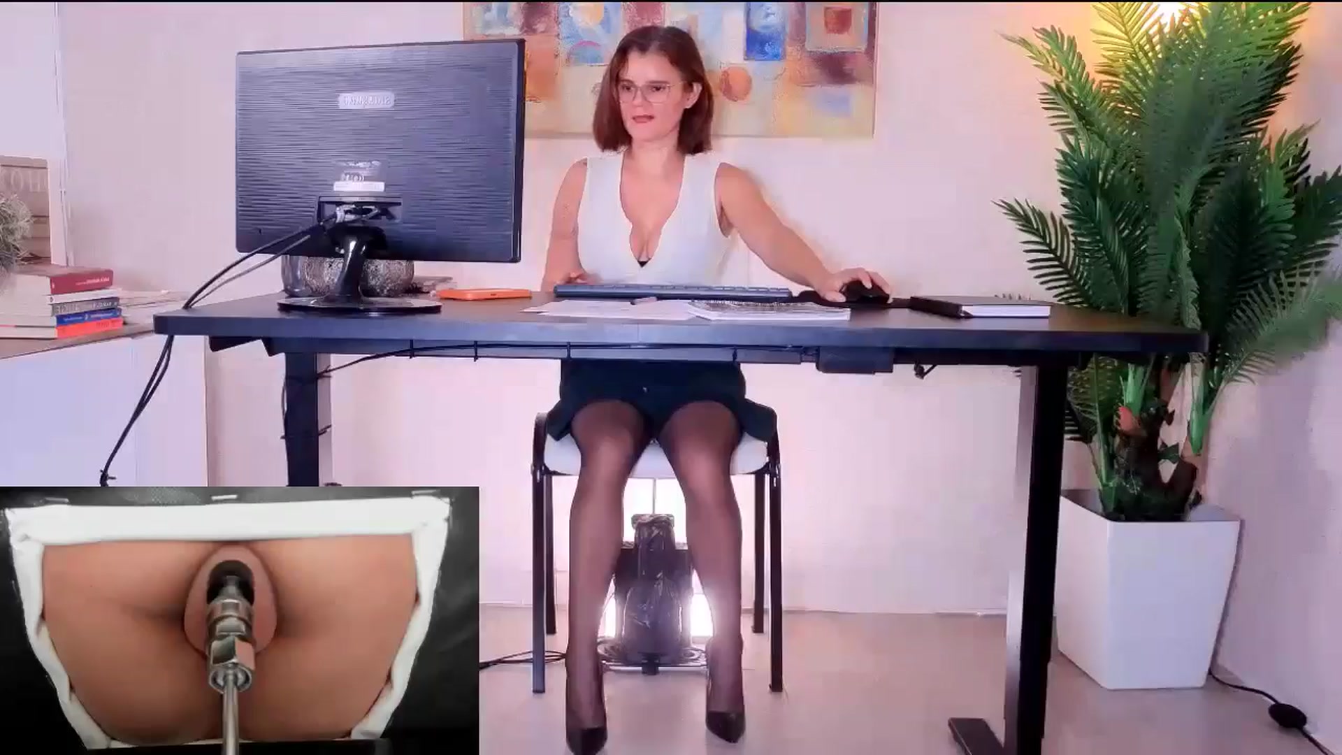 Gallery image thumbnail from AngelaM's myfreecams stream on, 04/22/2026, 19:08 image 8 of 20