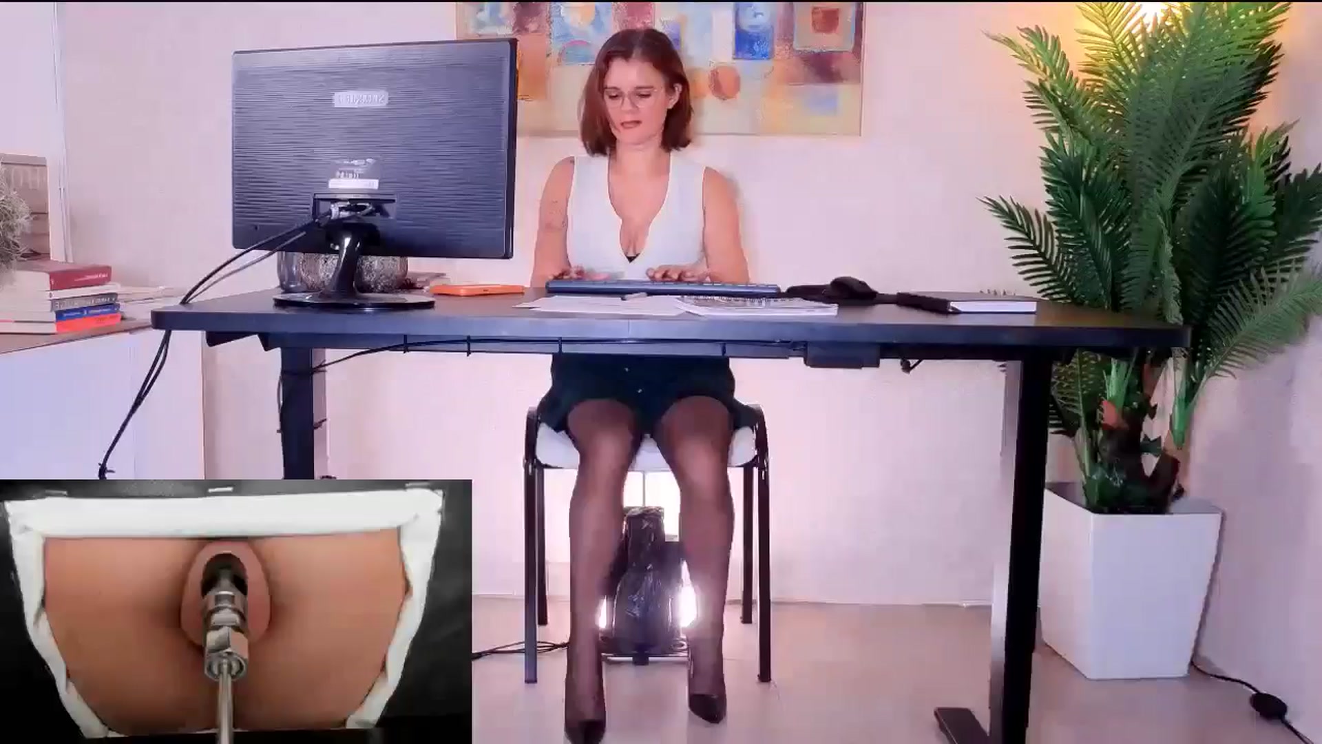 Gallery image thumbnail from AngelaM's myfreecams stream on, 04/22/2026, 19:08 image 10 of 20
