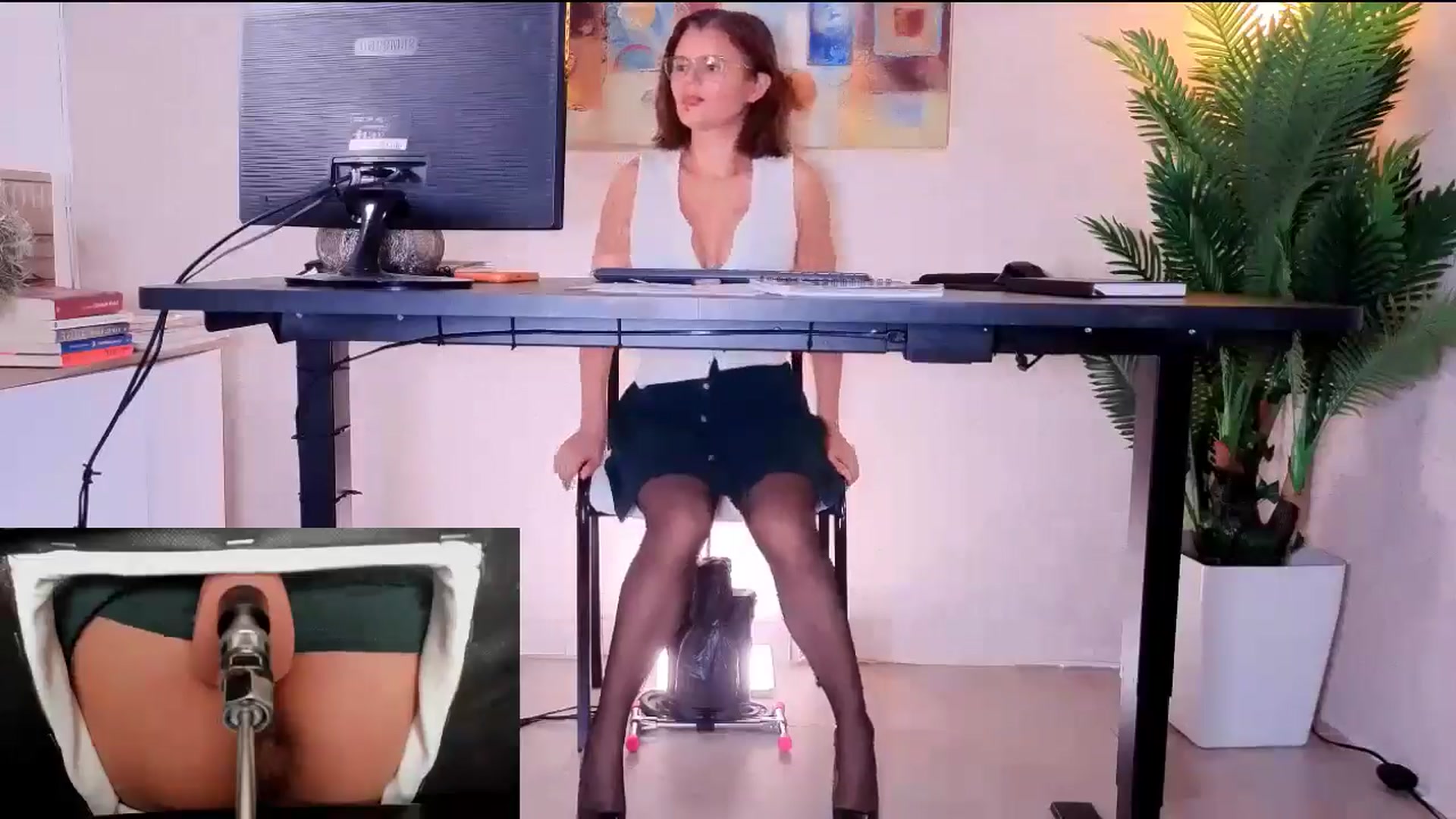 Gallery image thumbnail from AngelaM's myfreecams stream on, 04/22/2026, 19:08 image 12 of 20