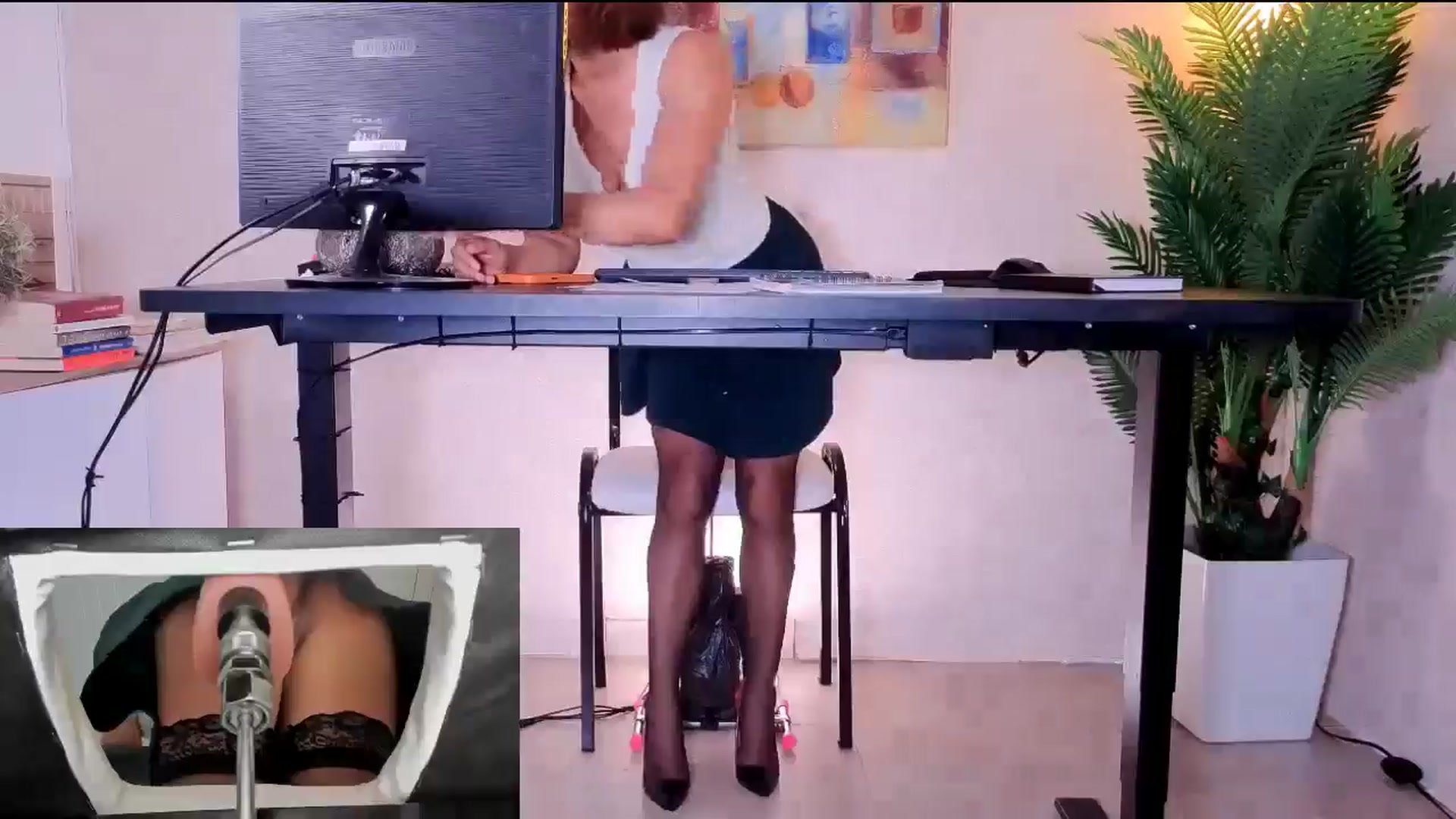 Gallery image thumbnail from AngelaM's myfreecams stream on, 04/22/2026, 19:08 image 13 of 20