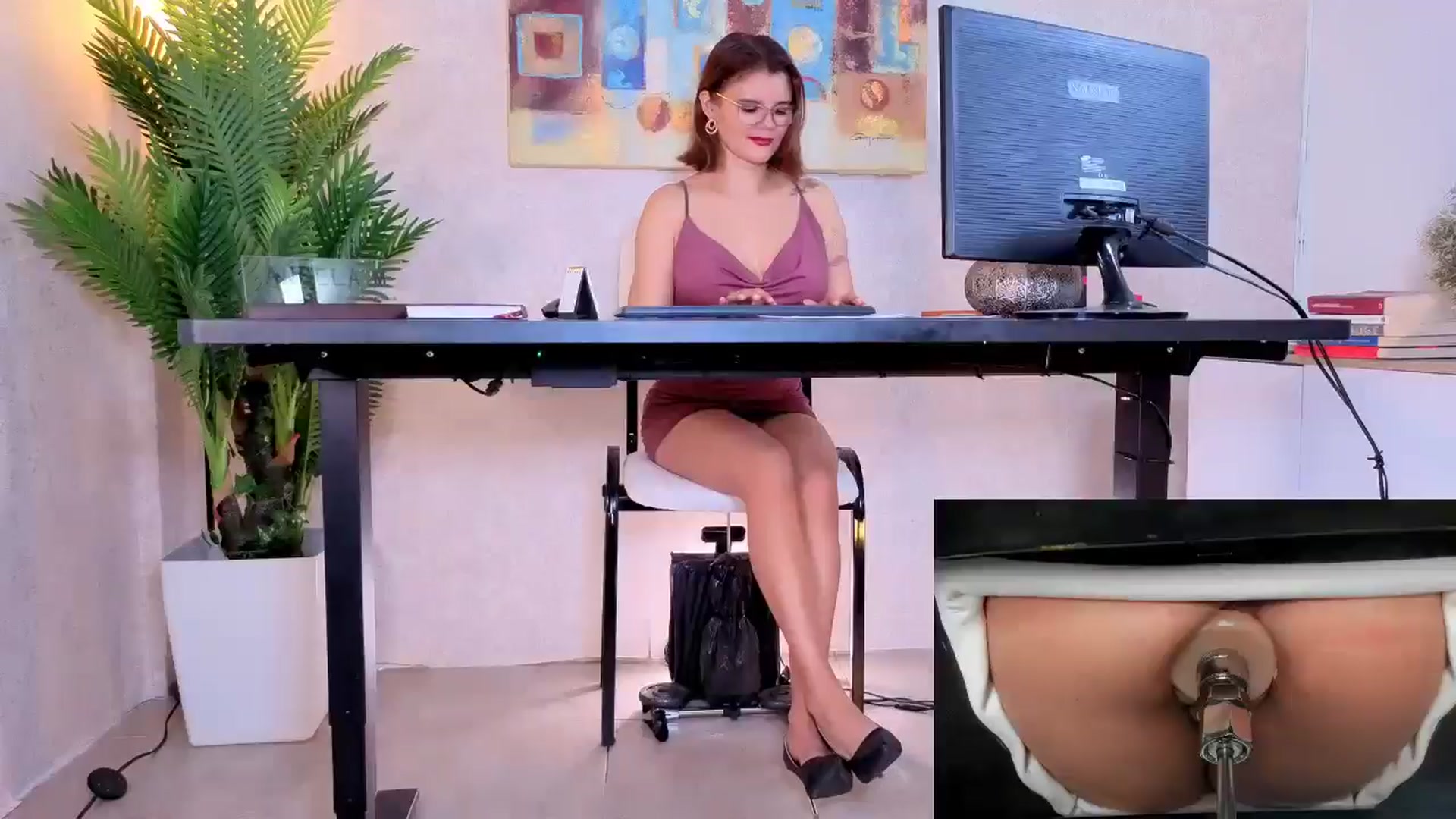 Gallery image thumbnail from AngelaM's myfreecams stream on, 04/30/2026, 19:06 image 1 of 20