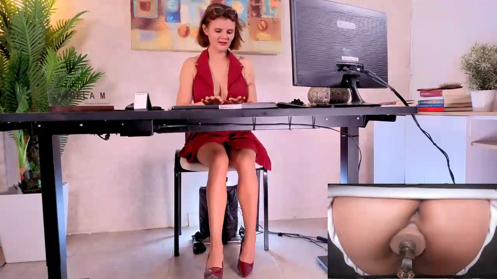 Gallery image thumbnail from AngelaM's myfreecams stream on, 05/13/2026, 20:59 image 12 of 20