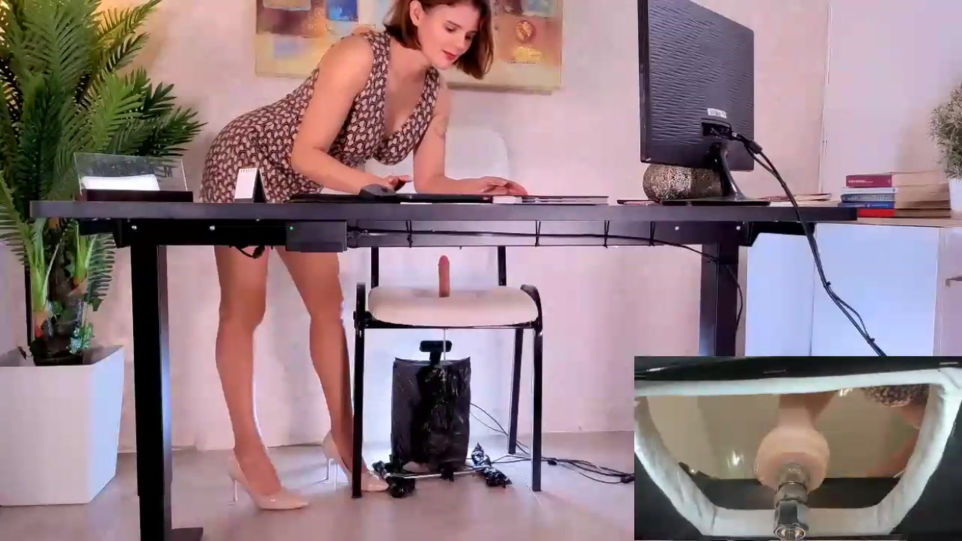 Gallery image thumbnail from AngelaM's myfreecams stream on, 05/15/2026, 05:39 image 5 of 20