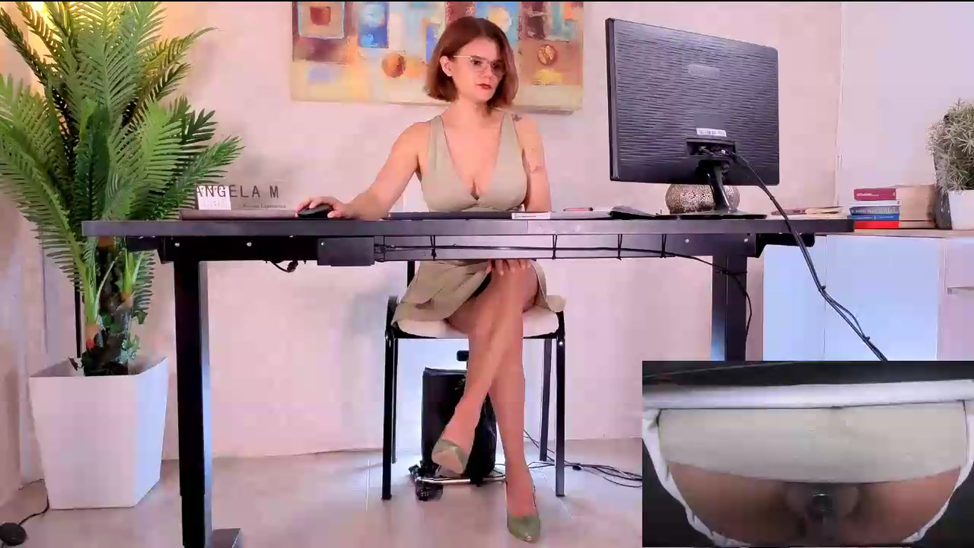 Gallery image thumbnail from AngelaM's myfreecams stream on, 05/16/2026, 06:01 image 3 of 20