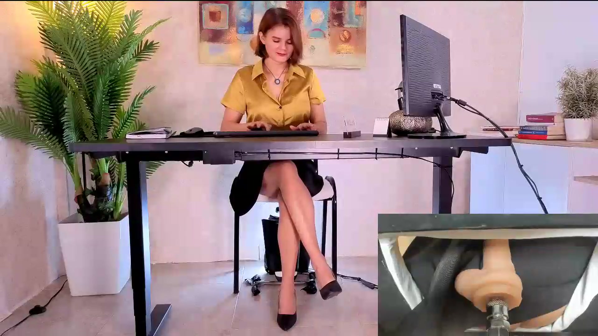 Gallery image thumbnail from AngelaM's myfreecams stream on, 05/19/2026, 20:04 image 10 of 20