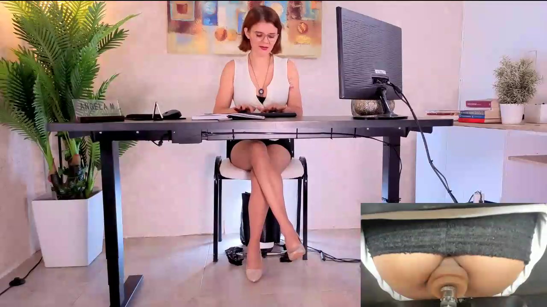Gallery image thumbnail from AngelaM's myfreecams stream on, 05/21/2026, 18:20 image 19 of 20