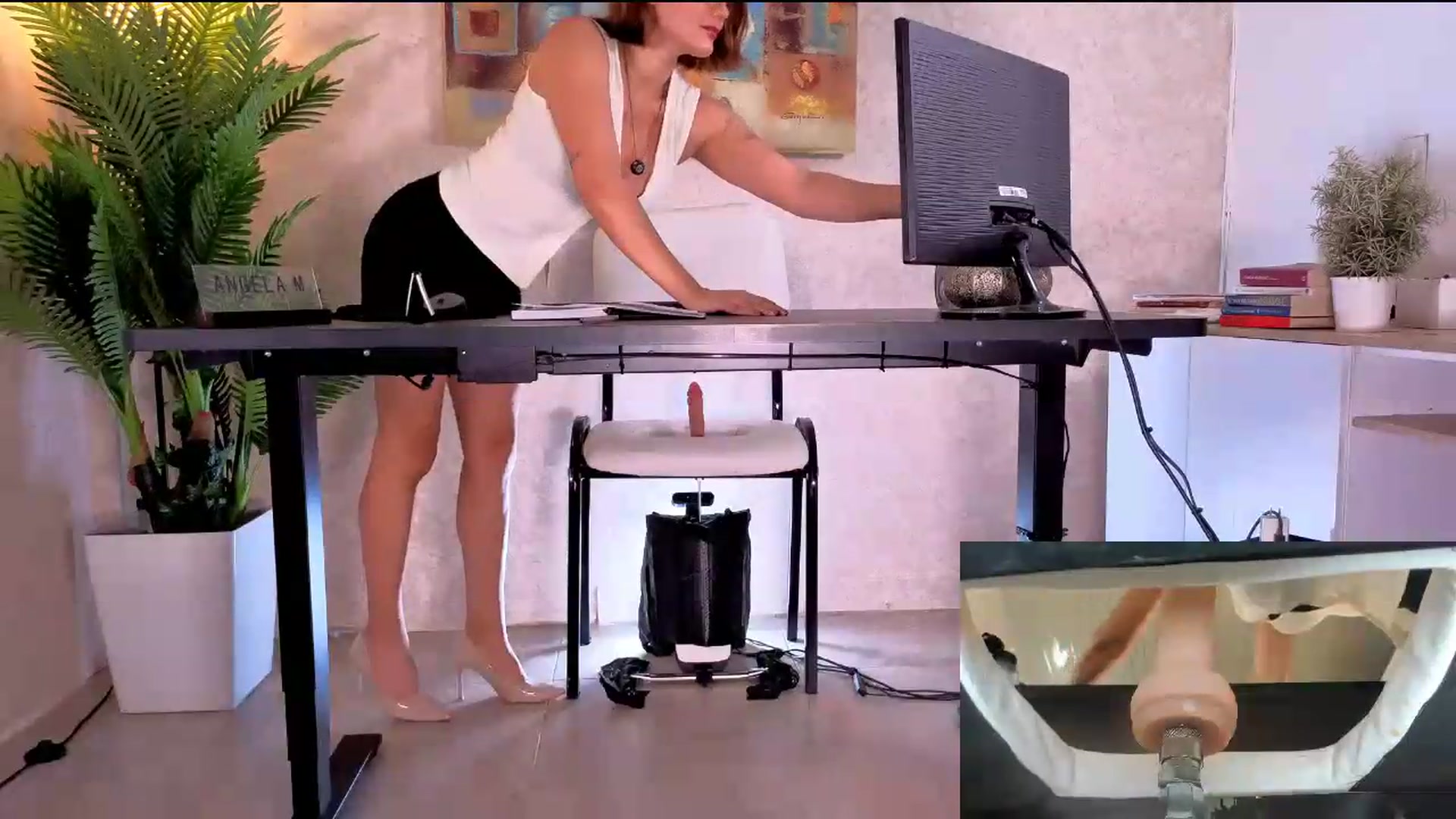 Gallery image thumbnail from AngelaM's myfreecams stream on, 05/21/2026, 18:20 image 18 of 20