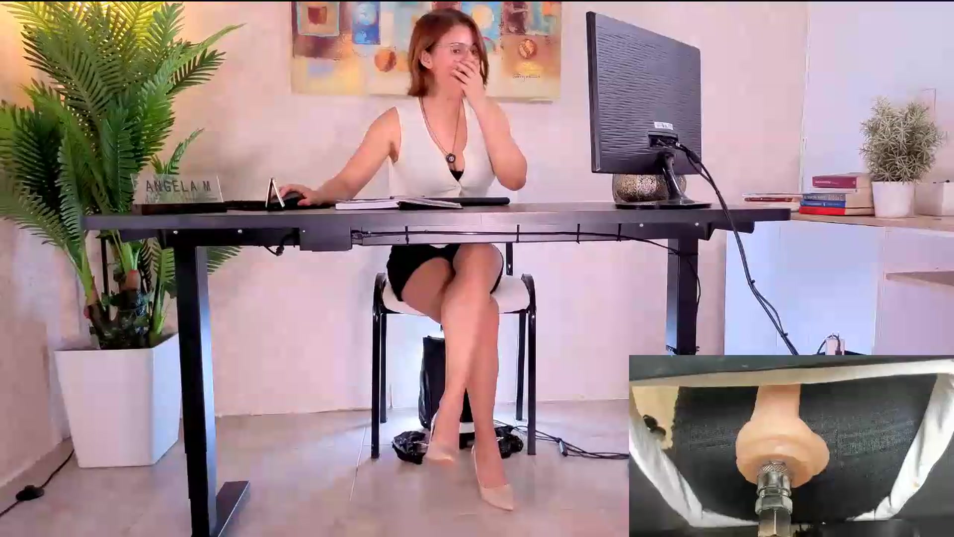 Gallery image thumbnail from AngelaM's myfreecams stream on, 05/21/2026, 18:20 image 15 of 20