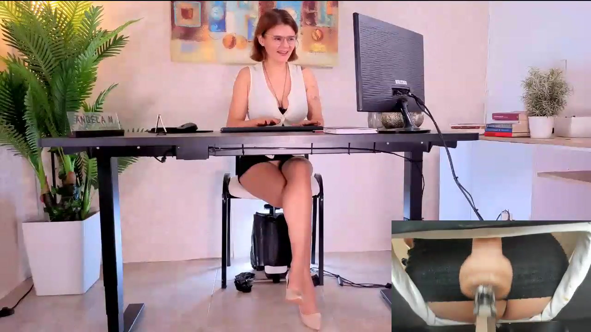 Gallery image thumbnail from AngelaM's myfreecams stream on, 05/21/2026, 19:49 image 2 of 20