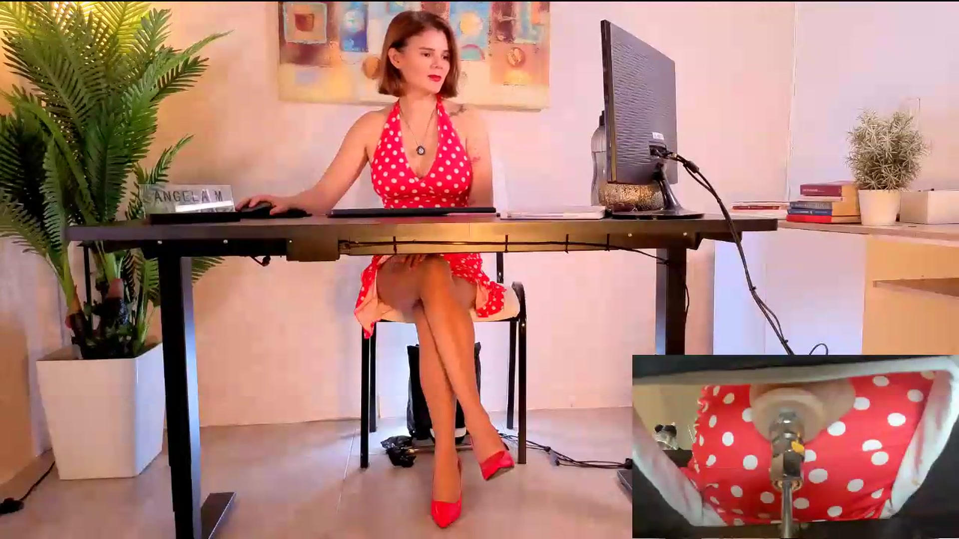 Gallery image thumbnail from AngelaM's myfreecams stream on, 05/22/2026, 19:57 image 16 of 20