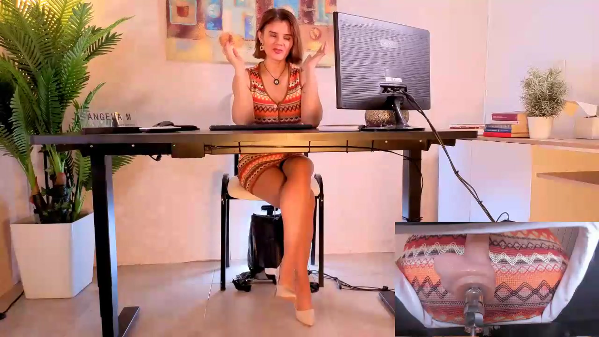 Gallery image thumbnail from AngelaM's myfreecams stream on, 05/23/2026, 05:39 image 12 of 20