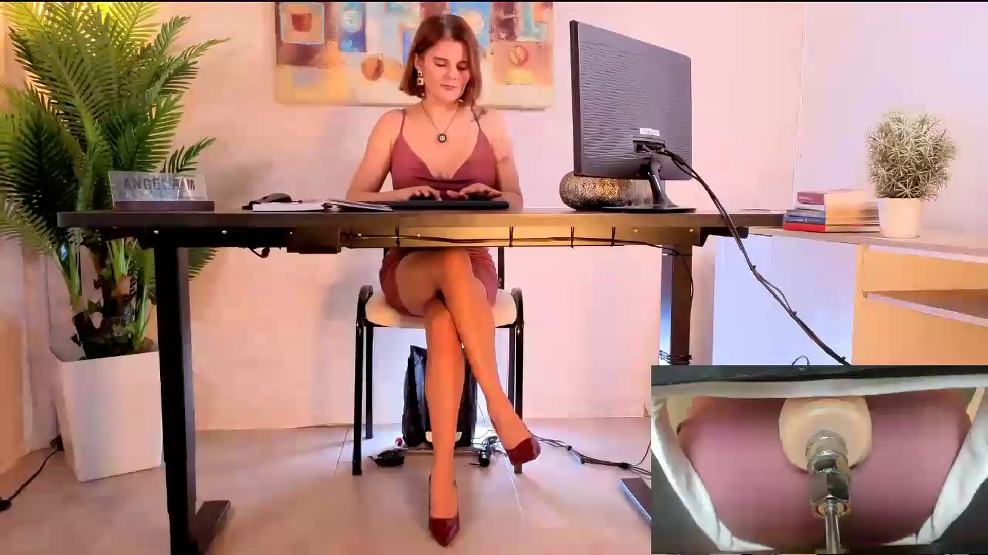 Gallery image thumbnail from AngelaM's myfreecams stream on, 05/26/2026, 06:10 image 17 of 20