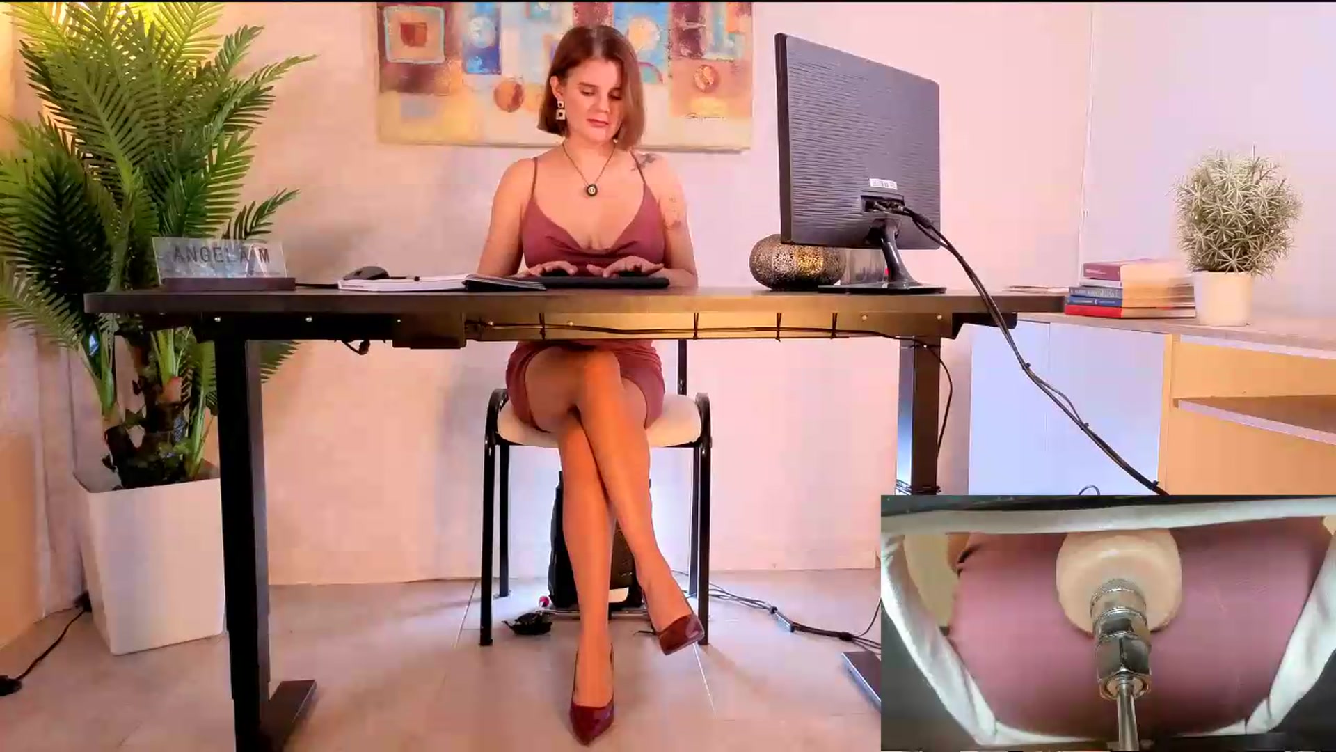 Gallery image thumbnail from AngelaM's myfreecams stream on, 05/26/2026, 06:10 image 9 of 20