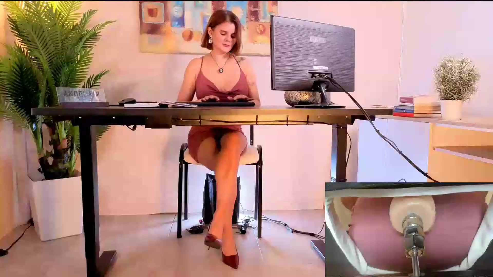 Gallery image thumbnail from AngelaM's myfreecams stream on, 05/26/2026, 06:10 image 4 of 20